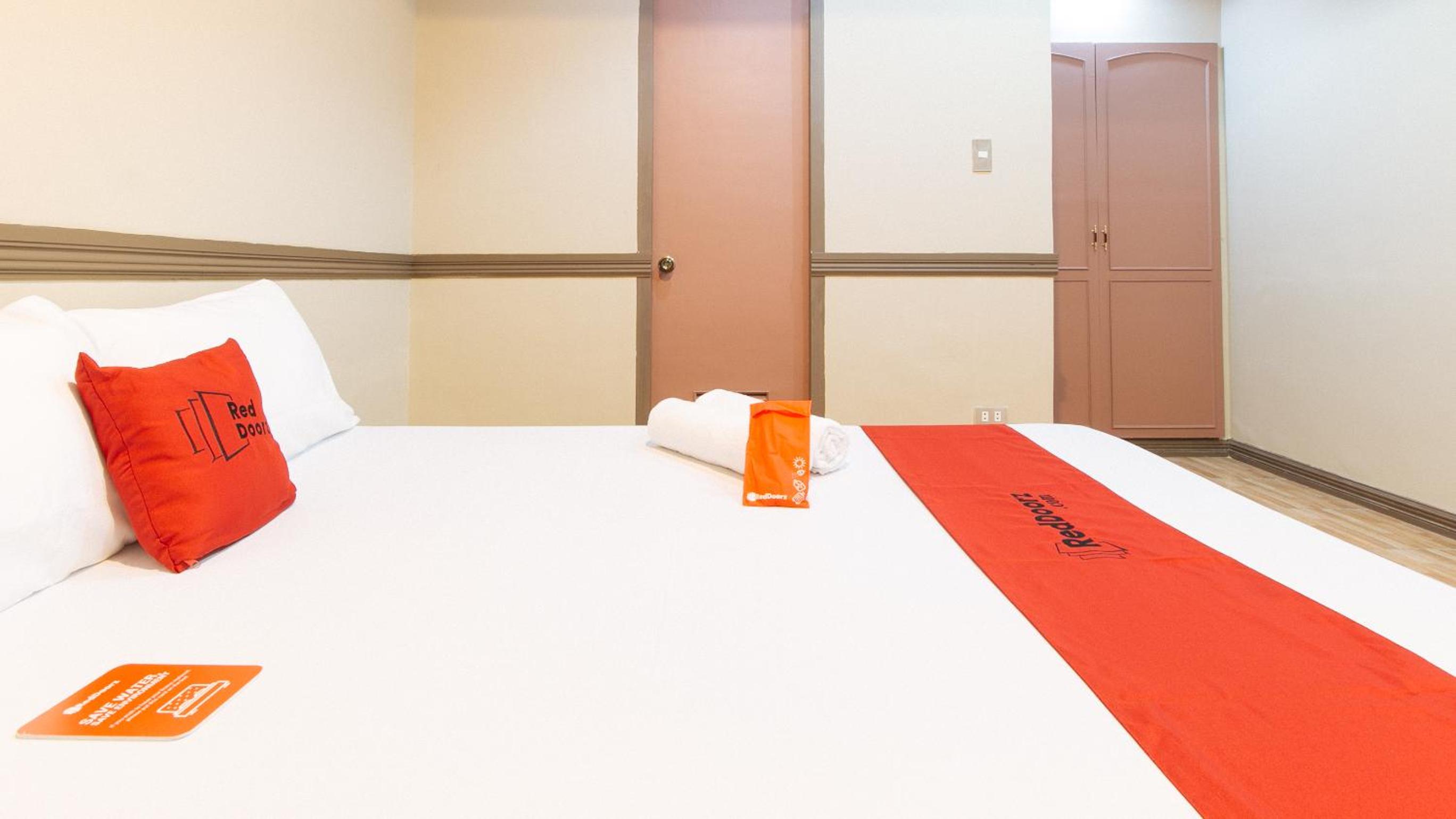 Deluxe Double Room - Photo 16