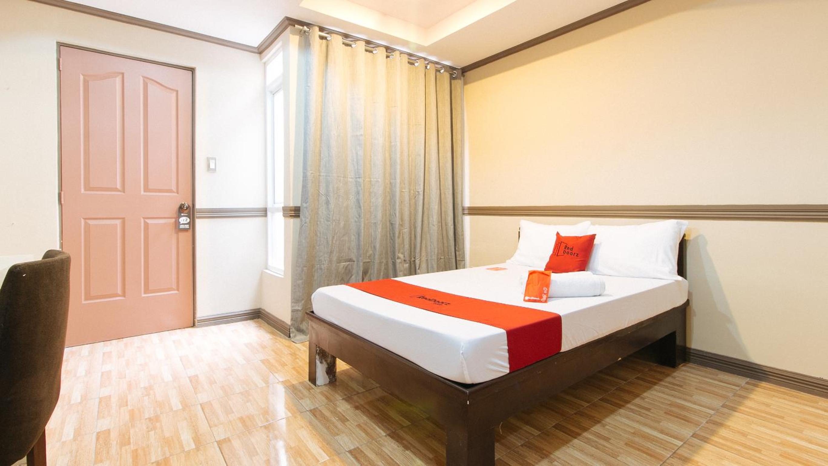 Deluxe Double Room - Photo 17