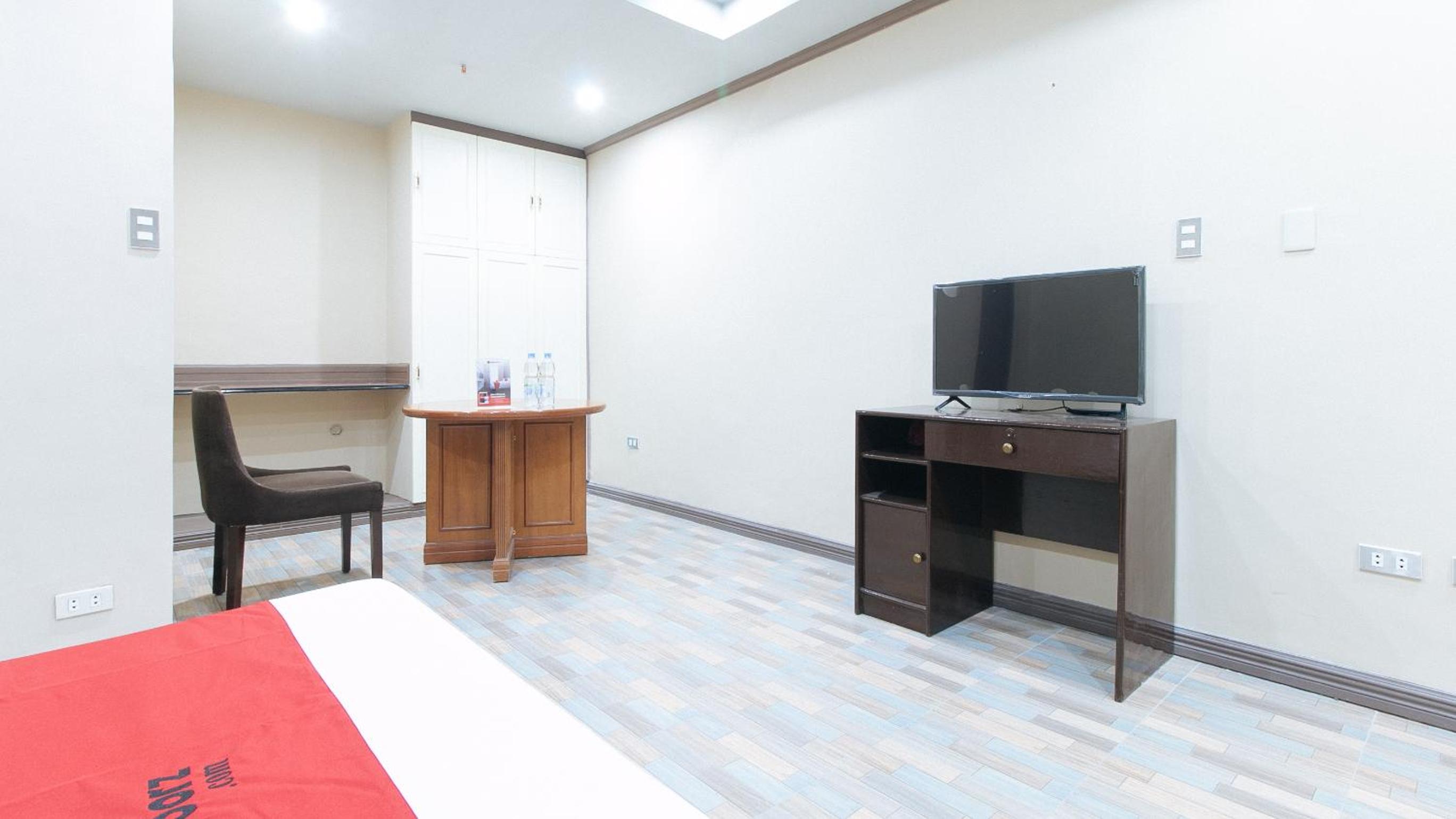Suite - Photo 12