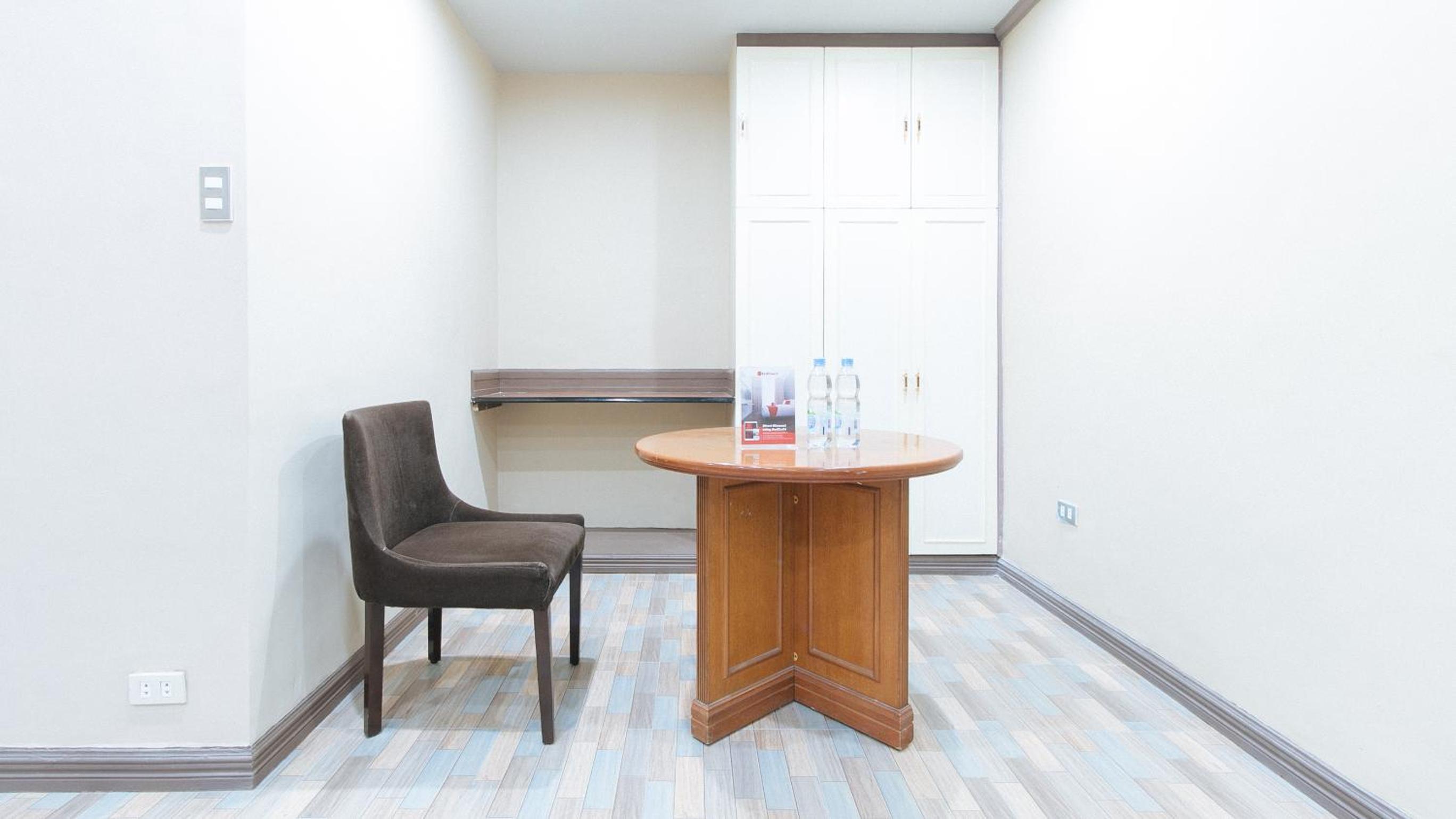 Suite - Photo 11