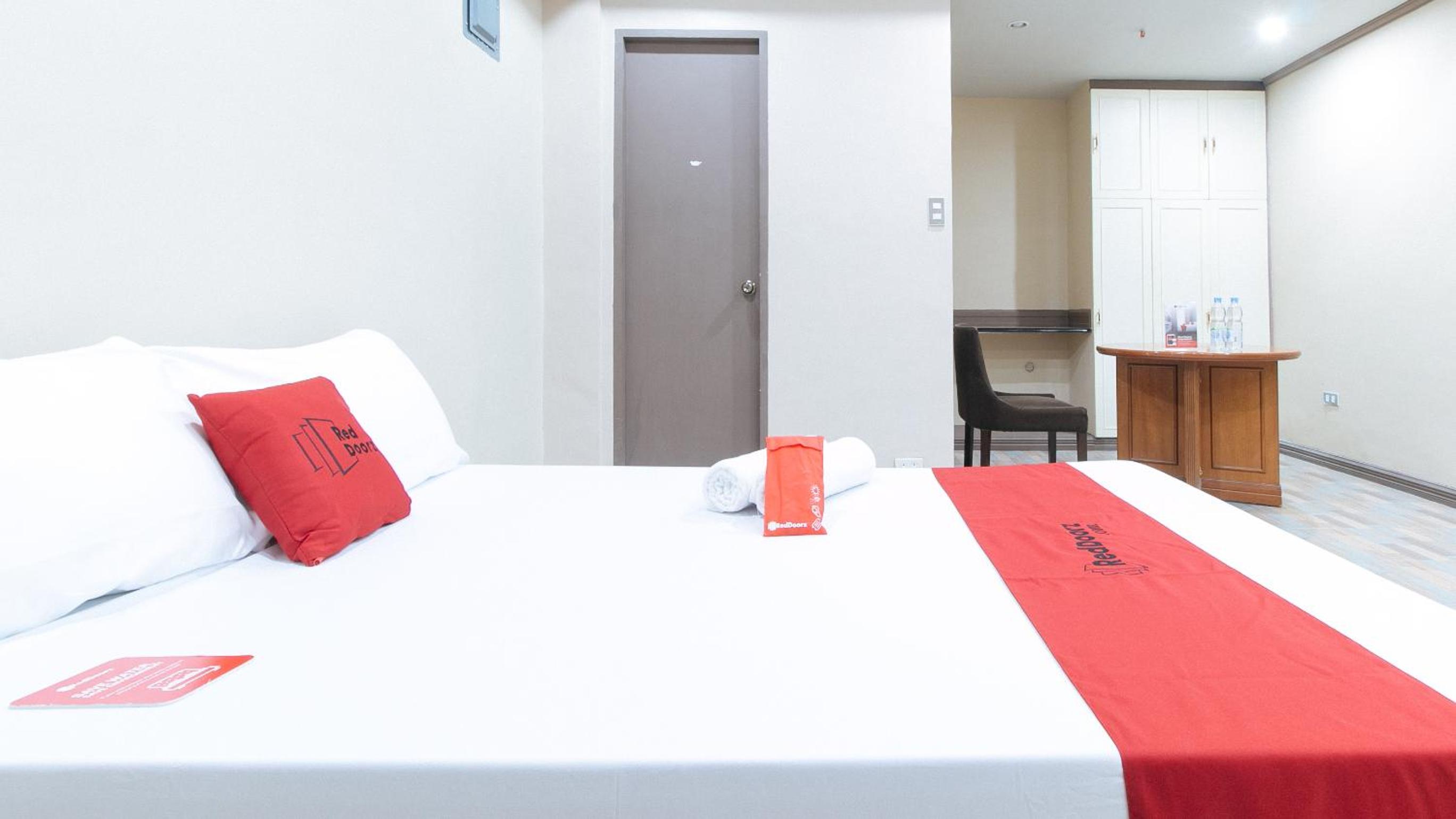 Suite - Photo 15