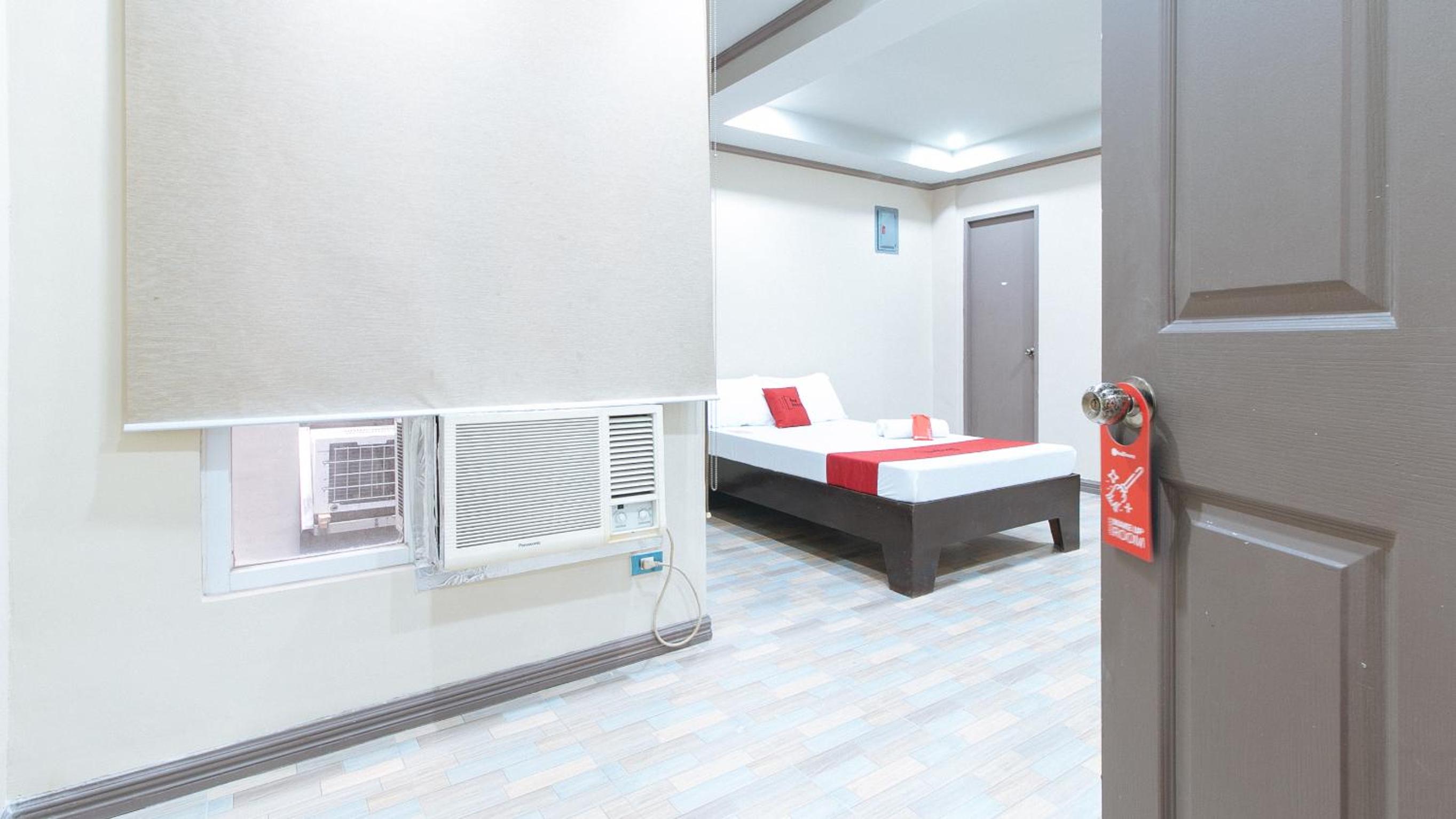Suite - Photo 16