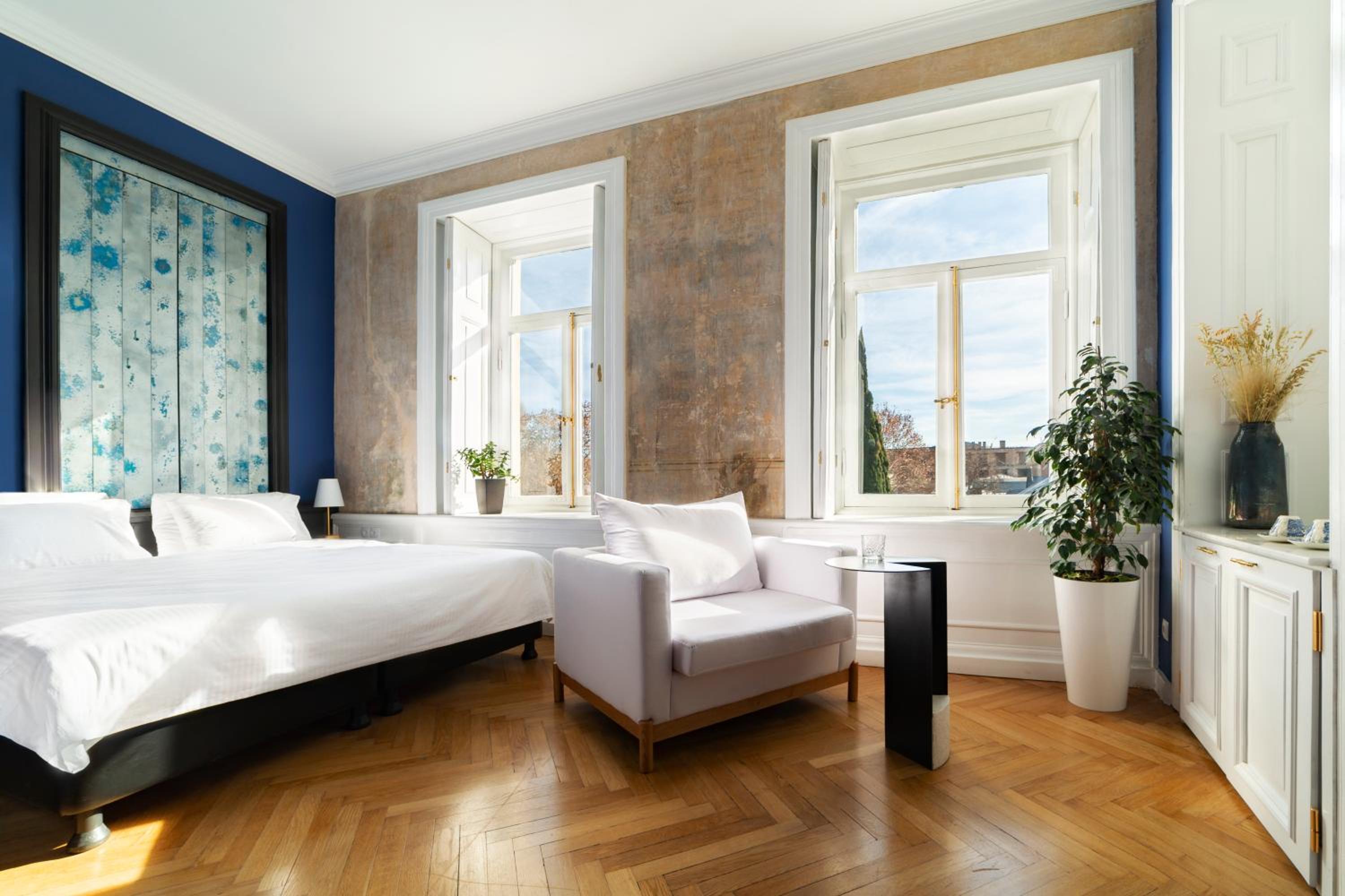 Double or Twin Room with City View - Photo 17
