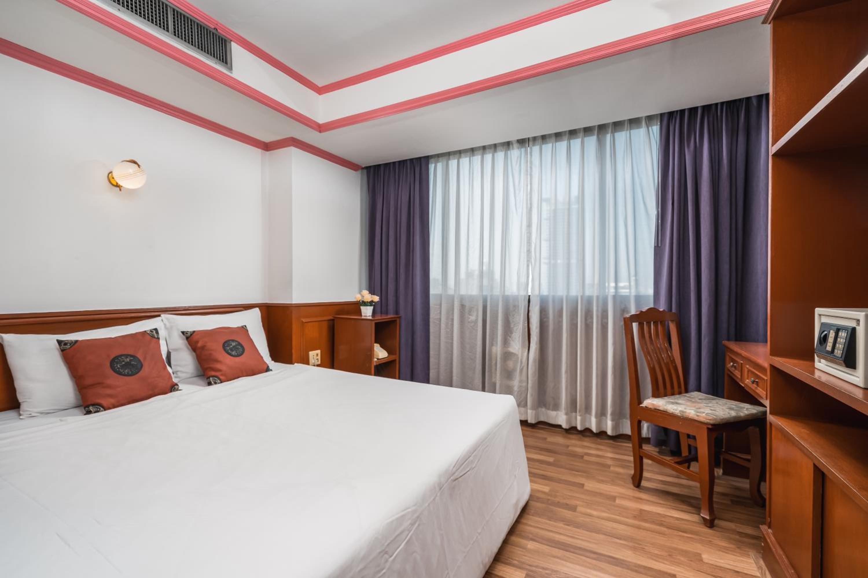 Executive Two-Bedroom Suite photo 2