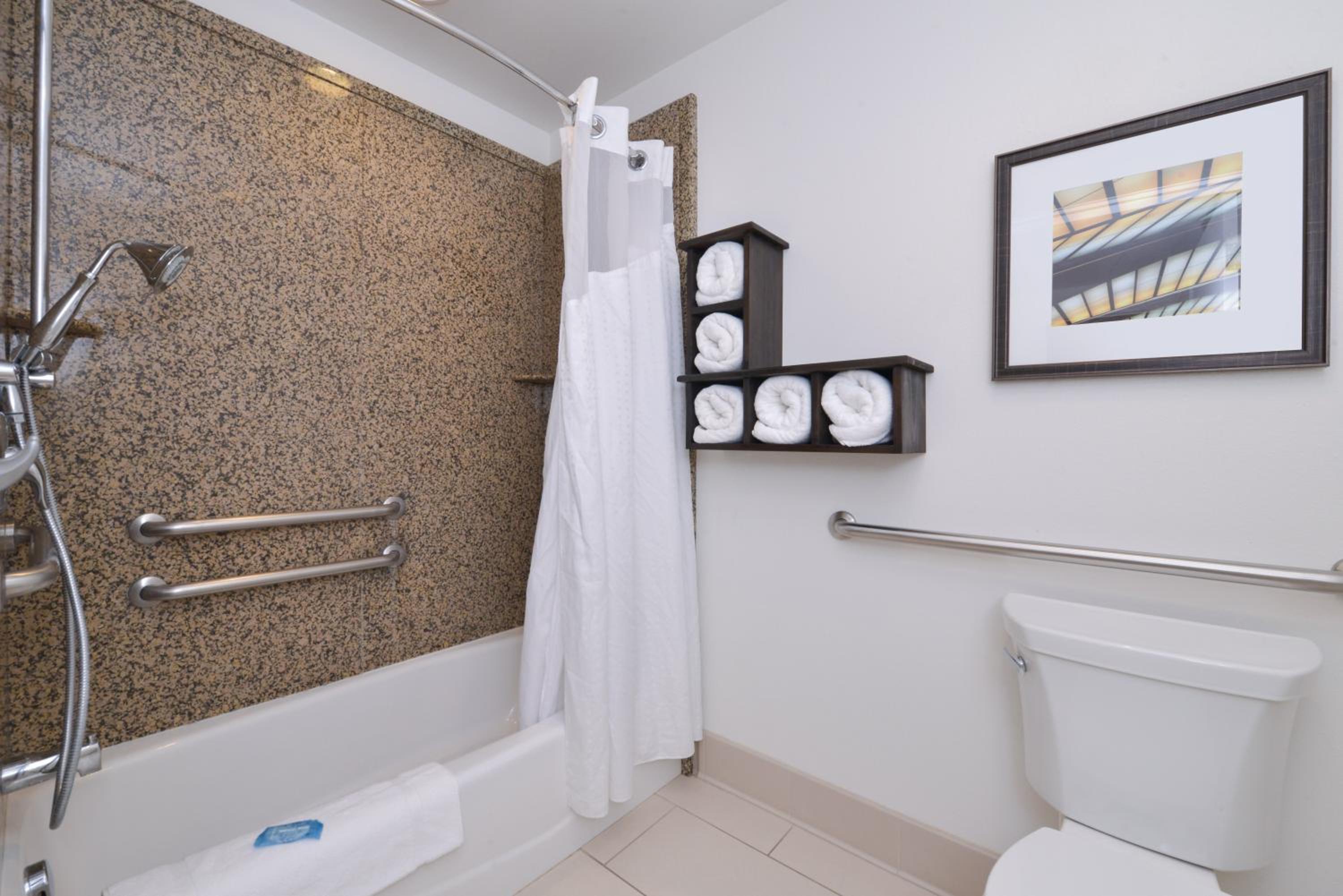Queen Room with Two Queen Beds - Mobility Access Tub/Non-Smoking