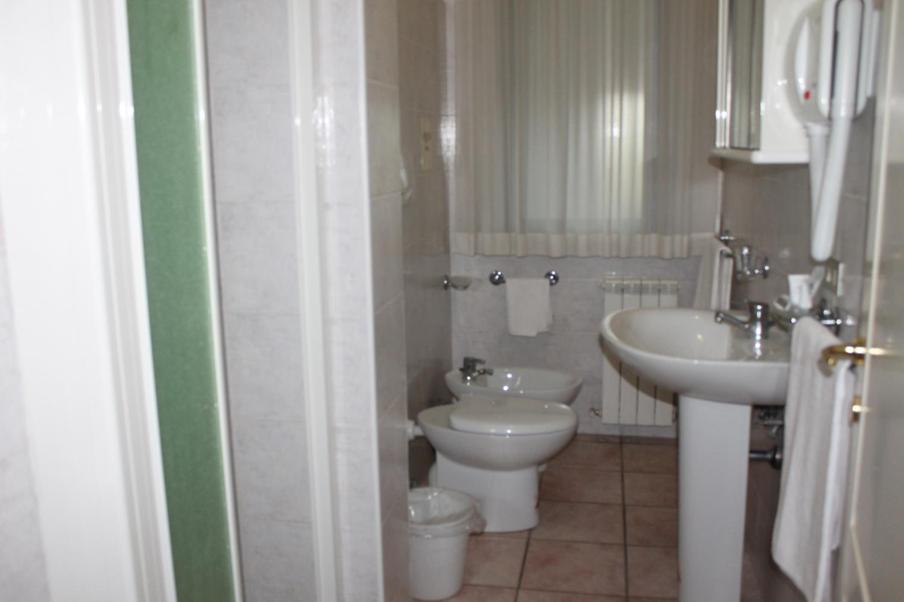 Two-Bedroom Apartment (5 Adults) - Photo 2