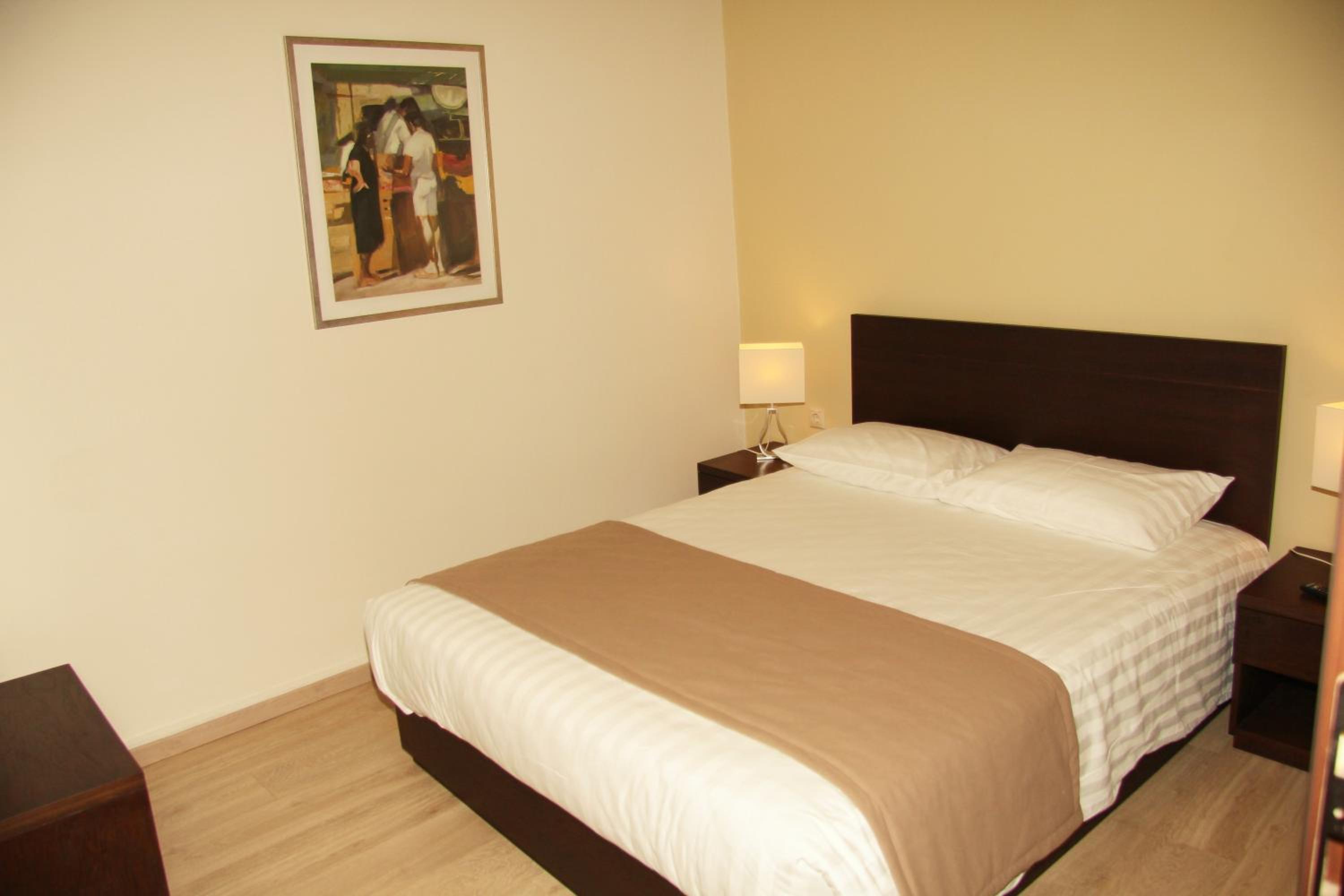Standard Double or Twin Room - Photo 3