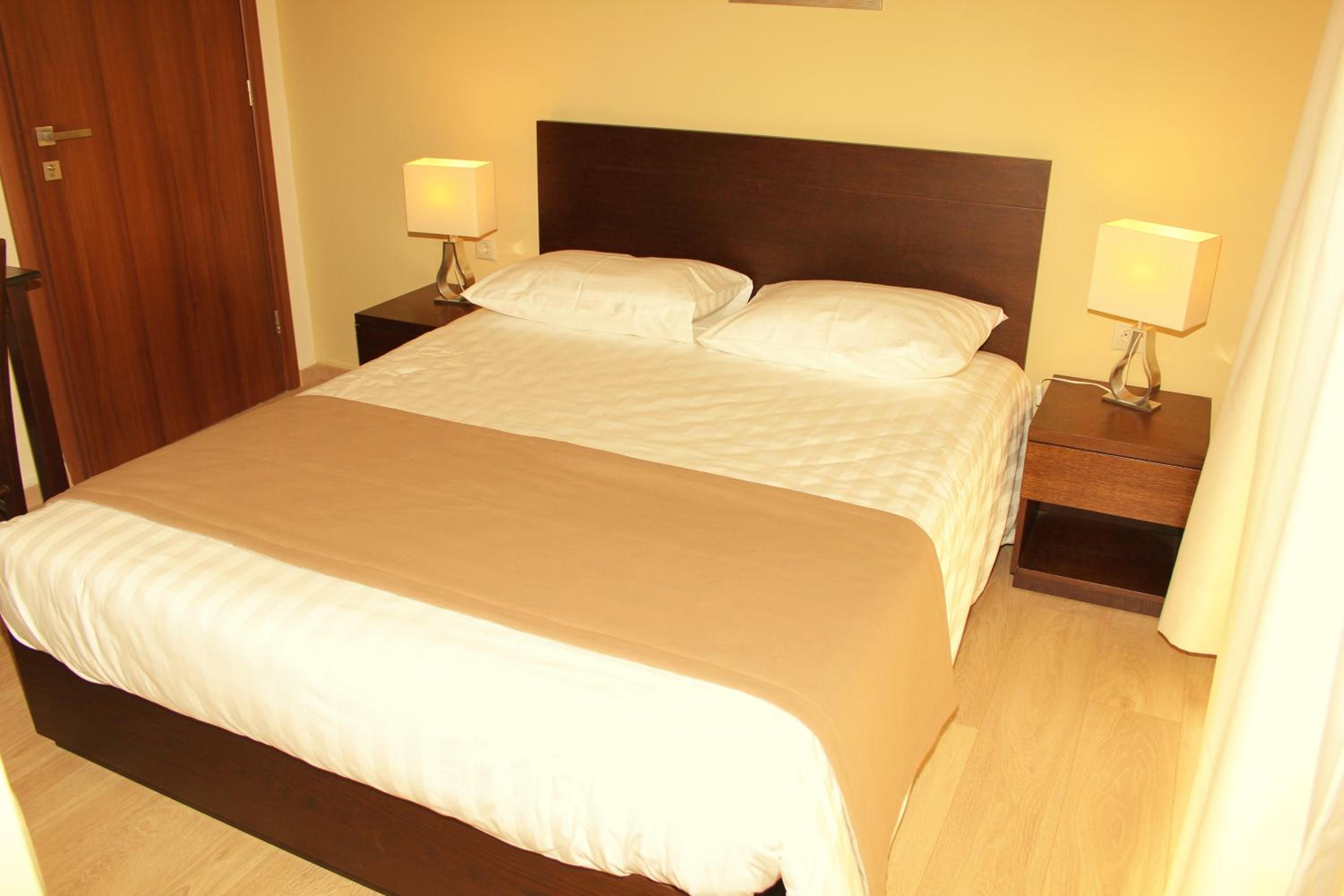 Standard Double or Twin Room - Photo 12