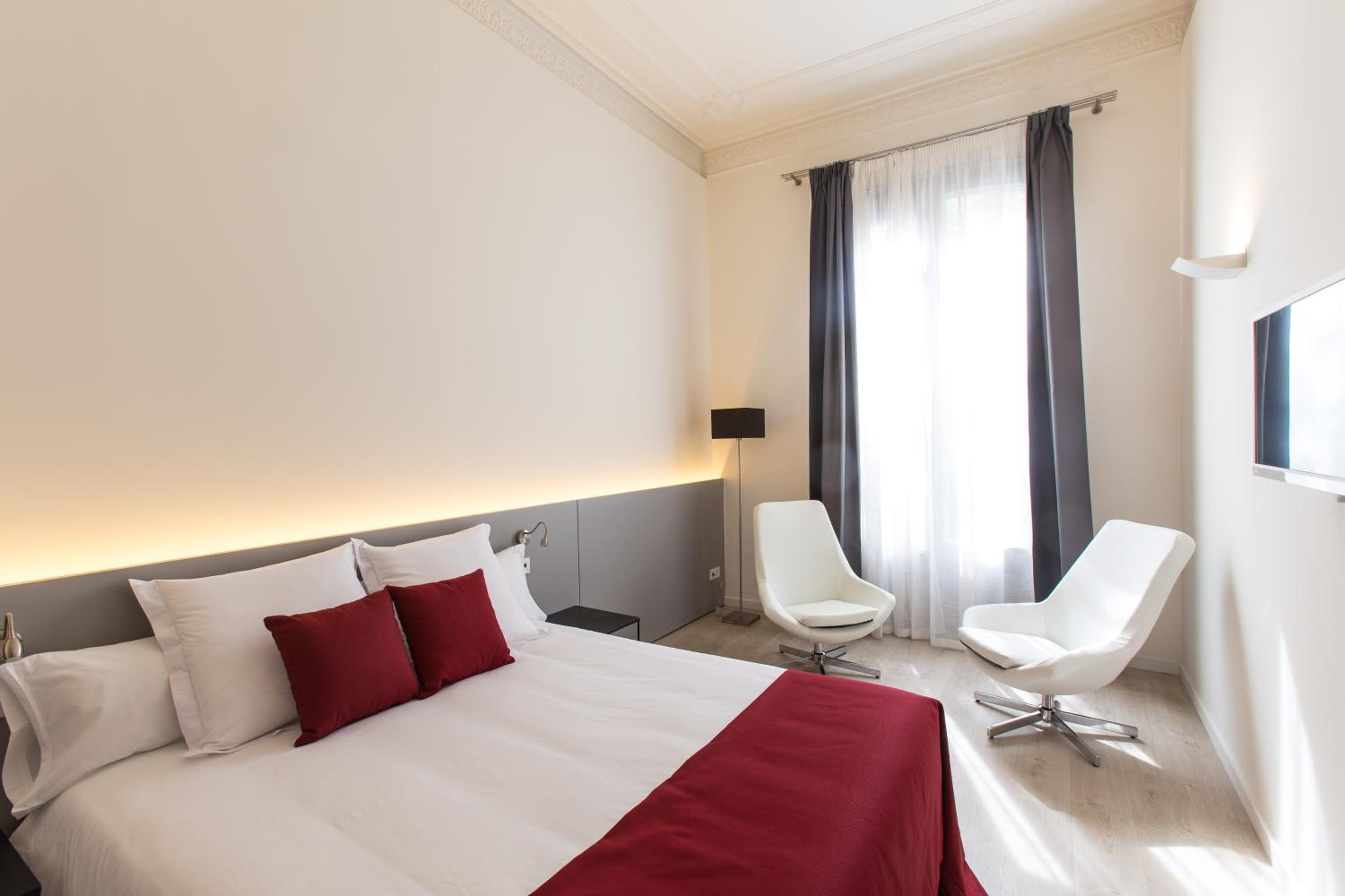 Double or Twin Room with Balcony and City View photo 3