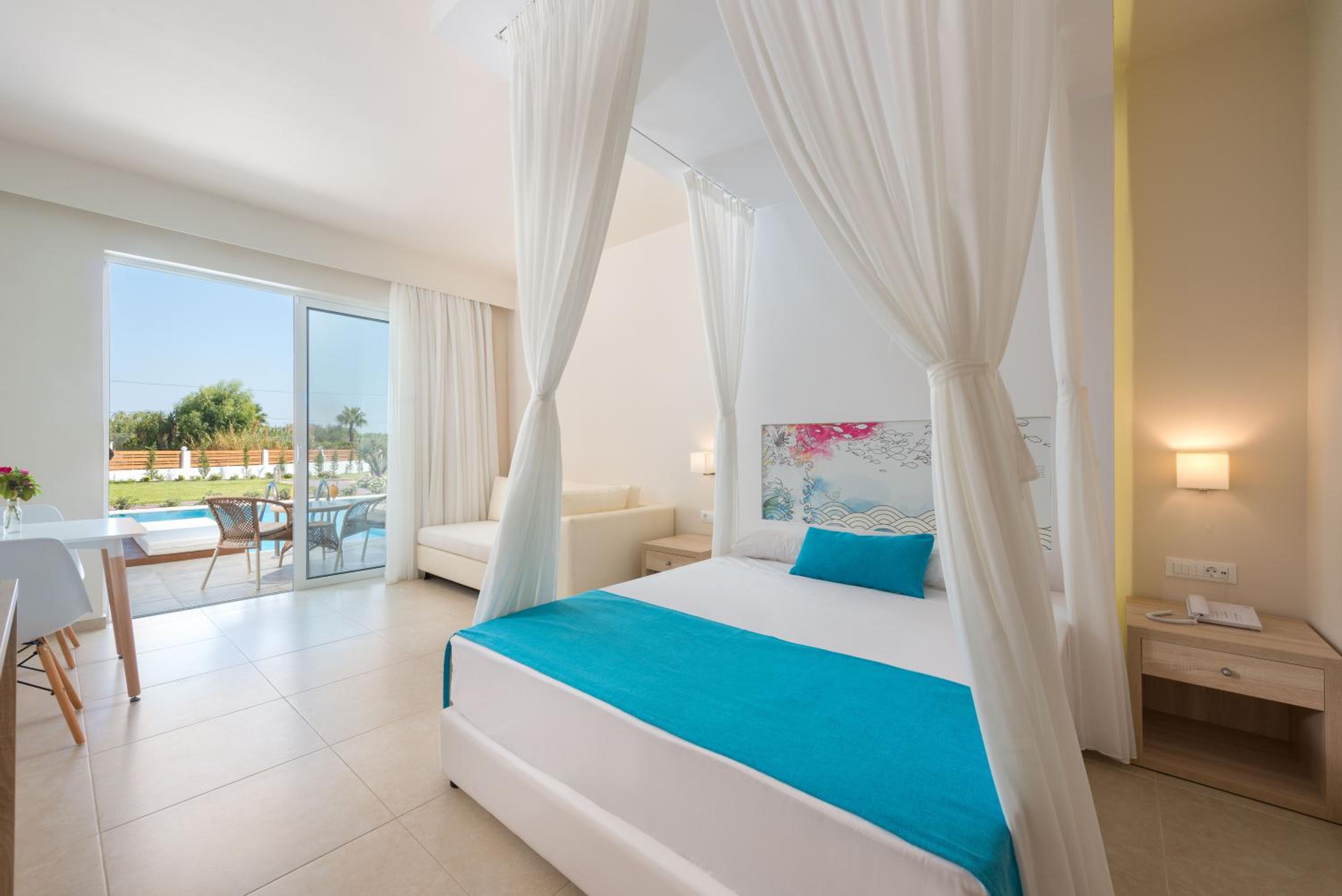 Junior Suite with Private Pool - Photo 1