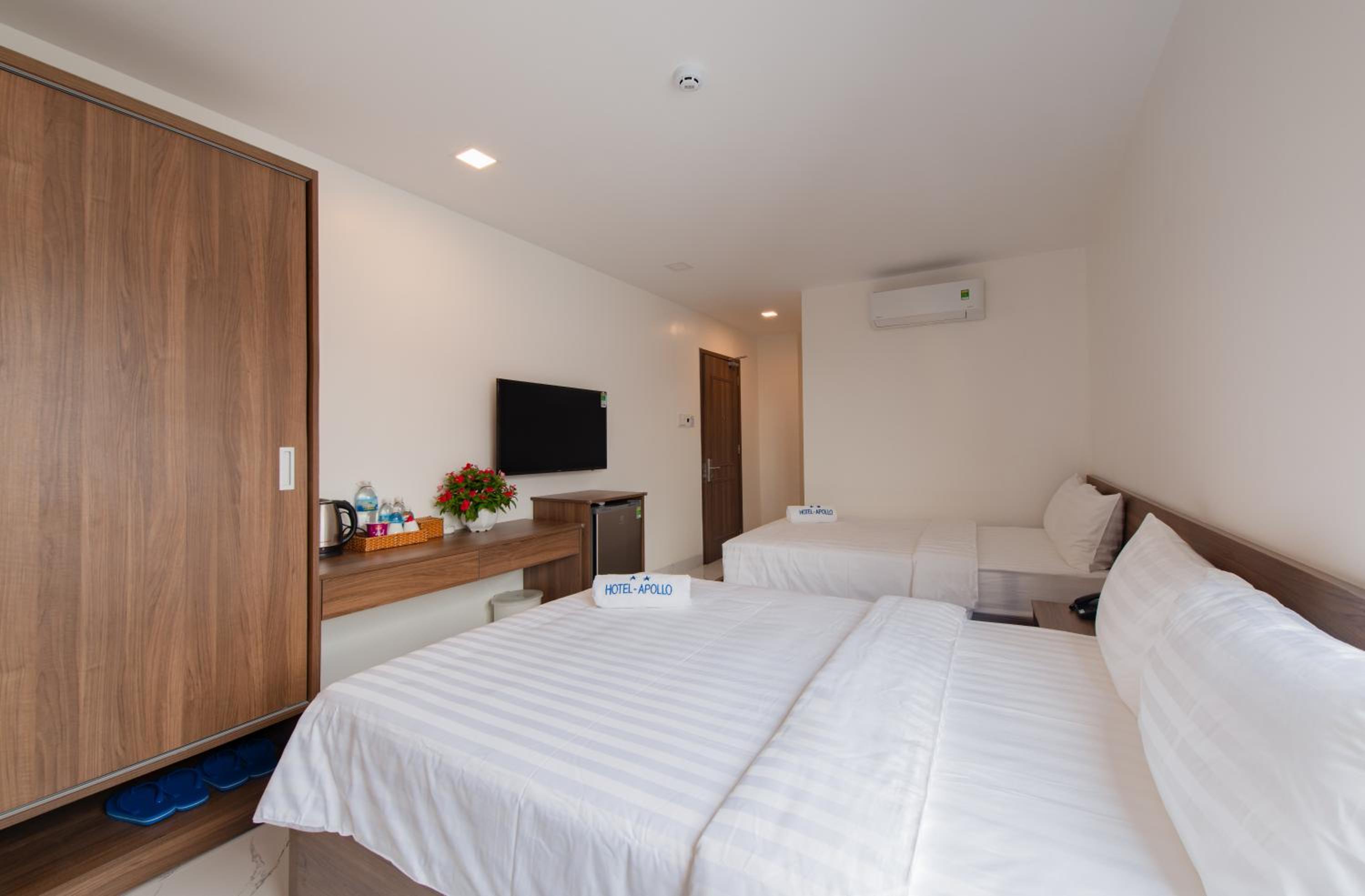 Large Twin Room photo 2