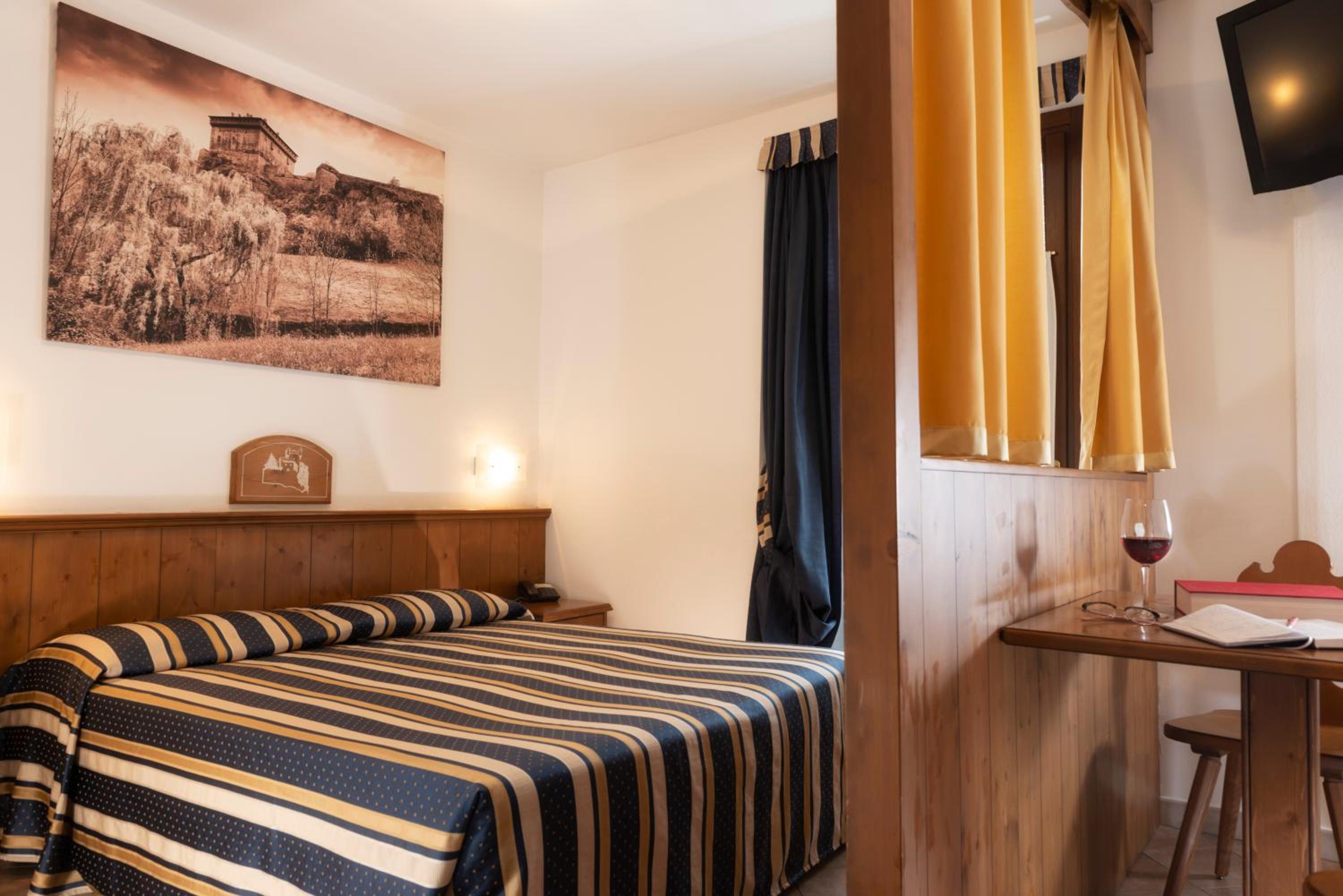 Double or Twin Room - Photo 15