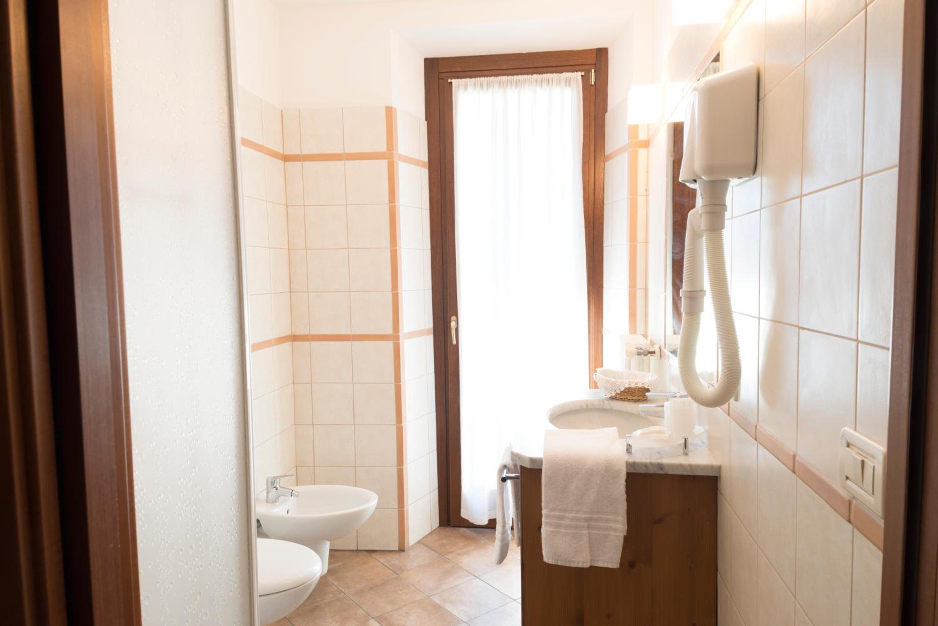 Quadruple Room - Photo 4