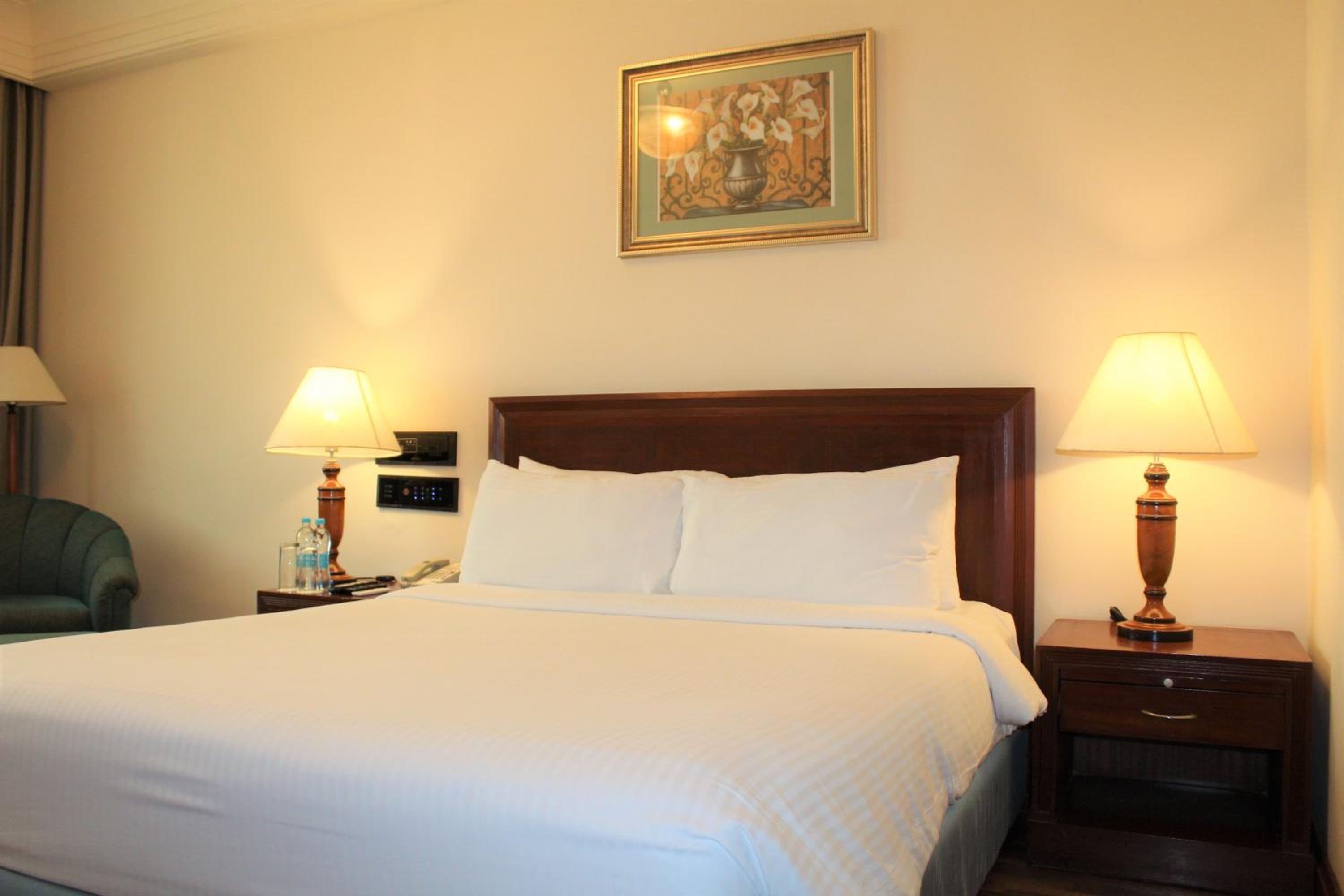 Accord Aristocracy Queen Room With 15% Off On Spa Services