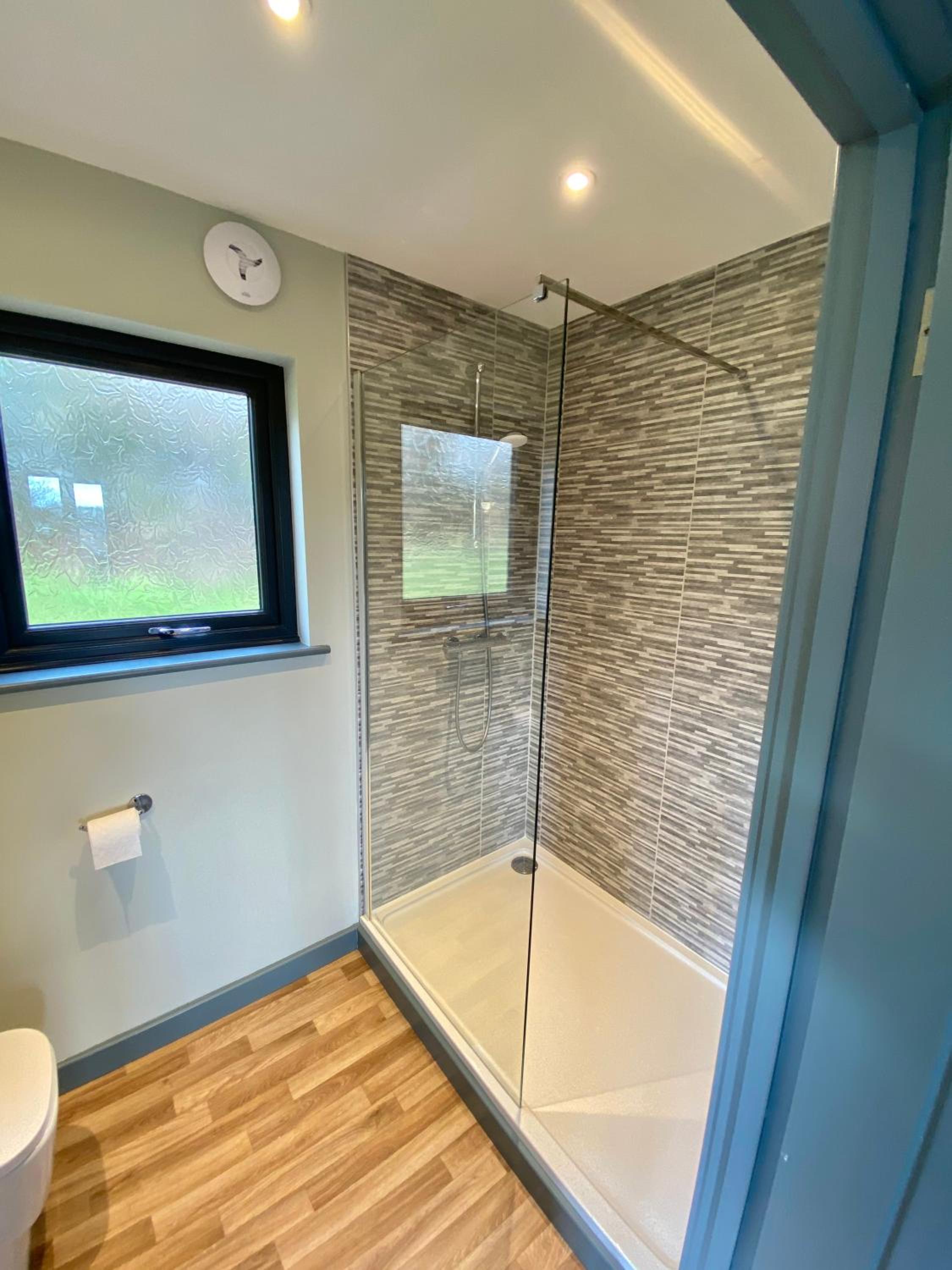 Suite with Hot Tub - Photo 8
