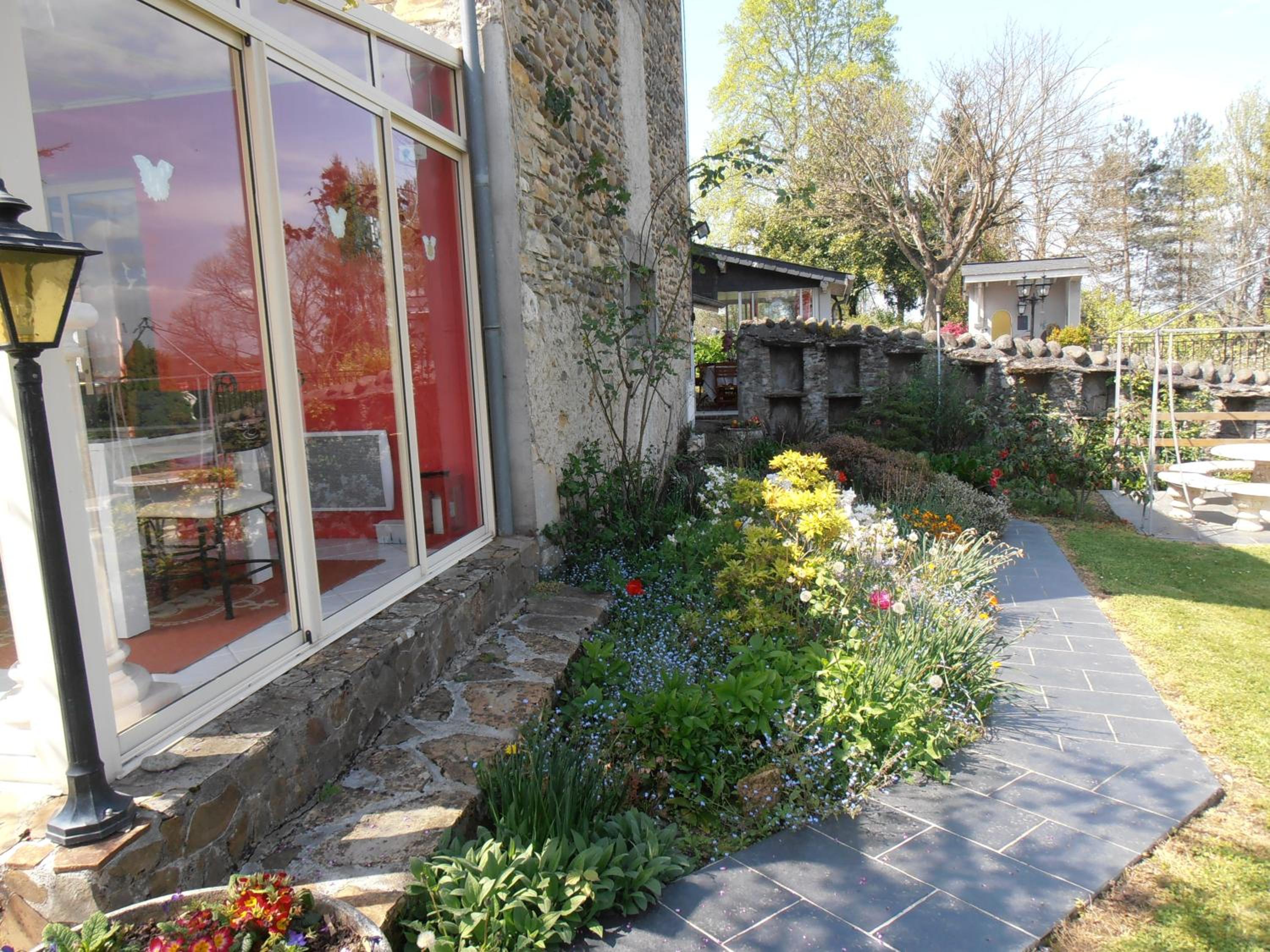 Two-Bedroom Cottage (5 Adults) photo 2