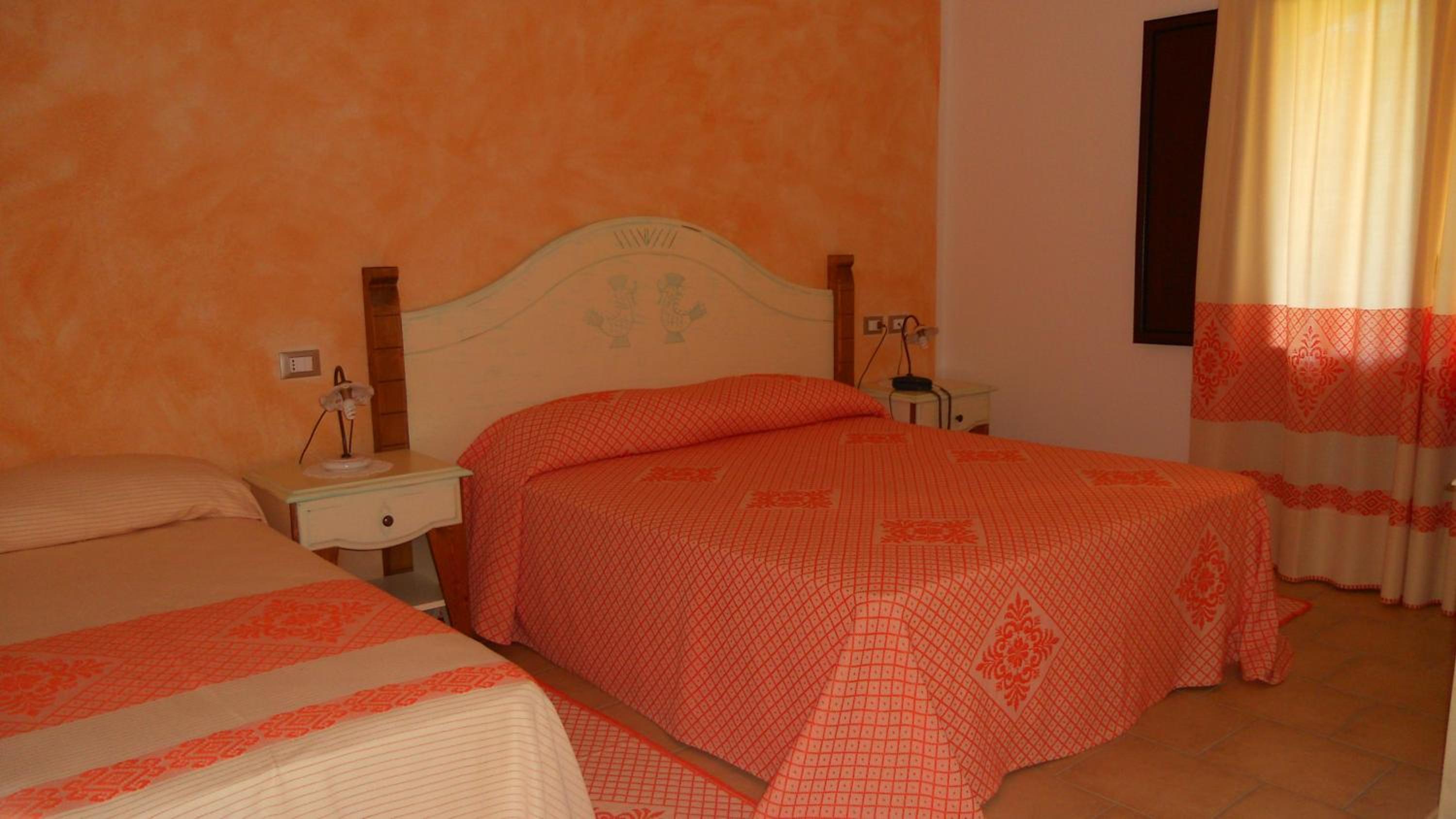 Triple Room with Balcony - Photo 8