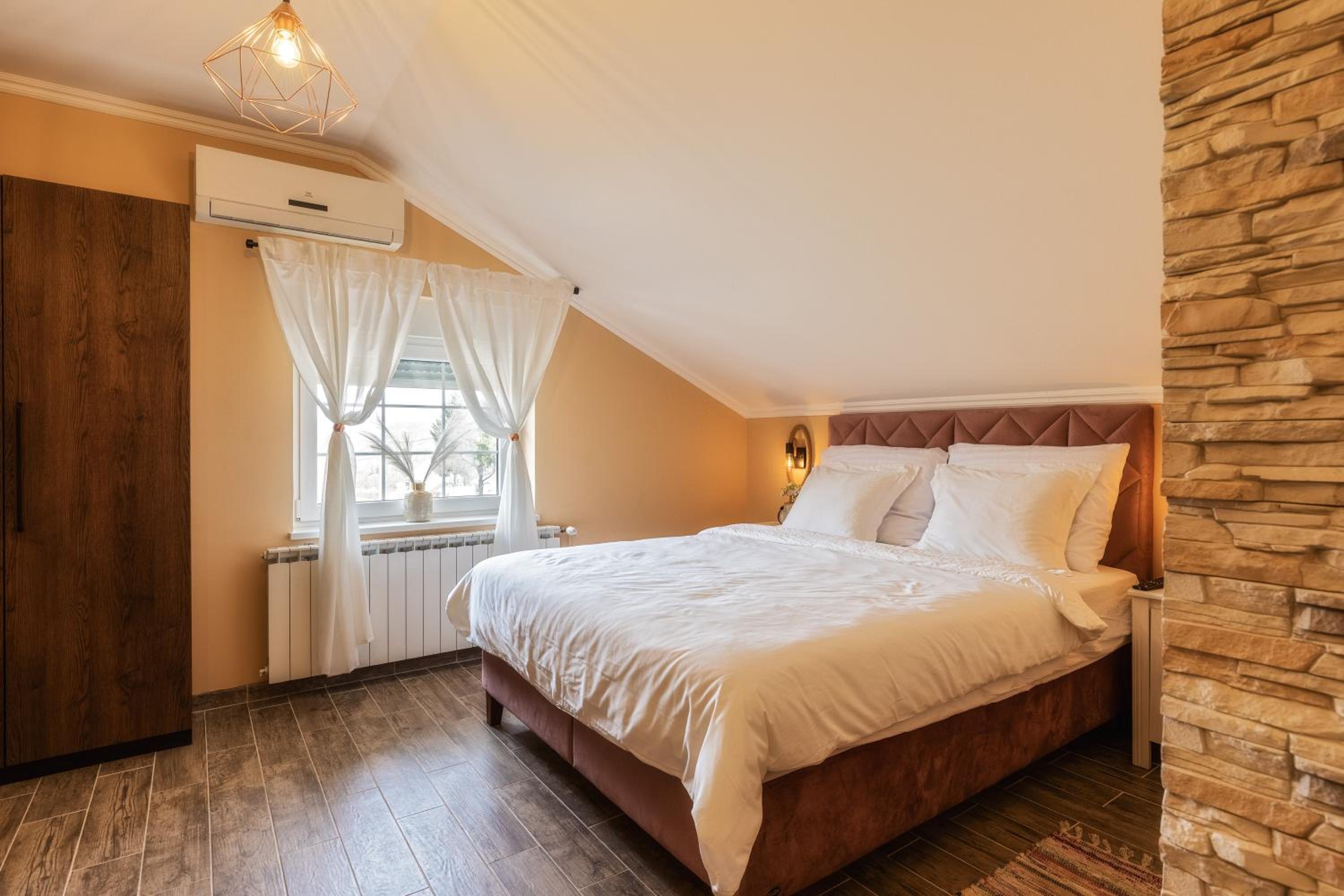 Deluxe Triple Room - Photo 8