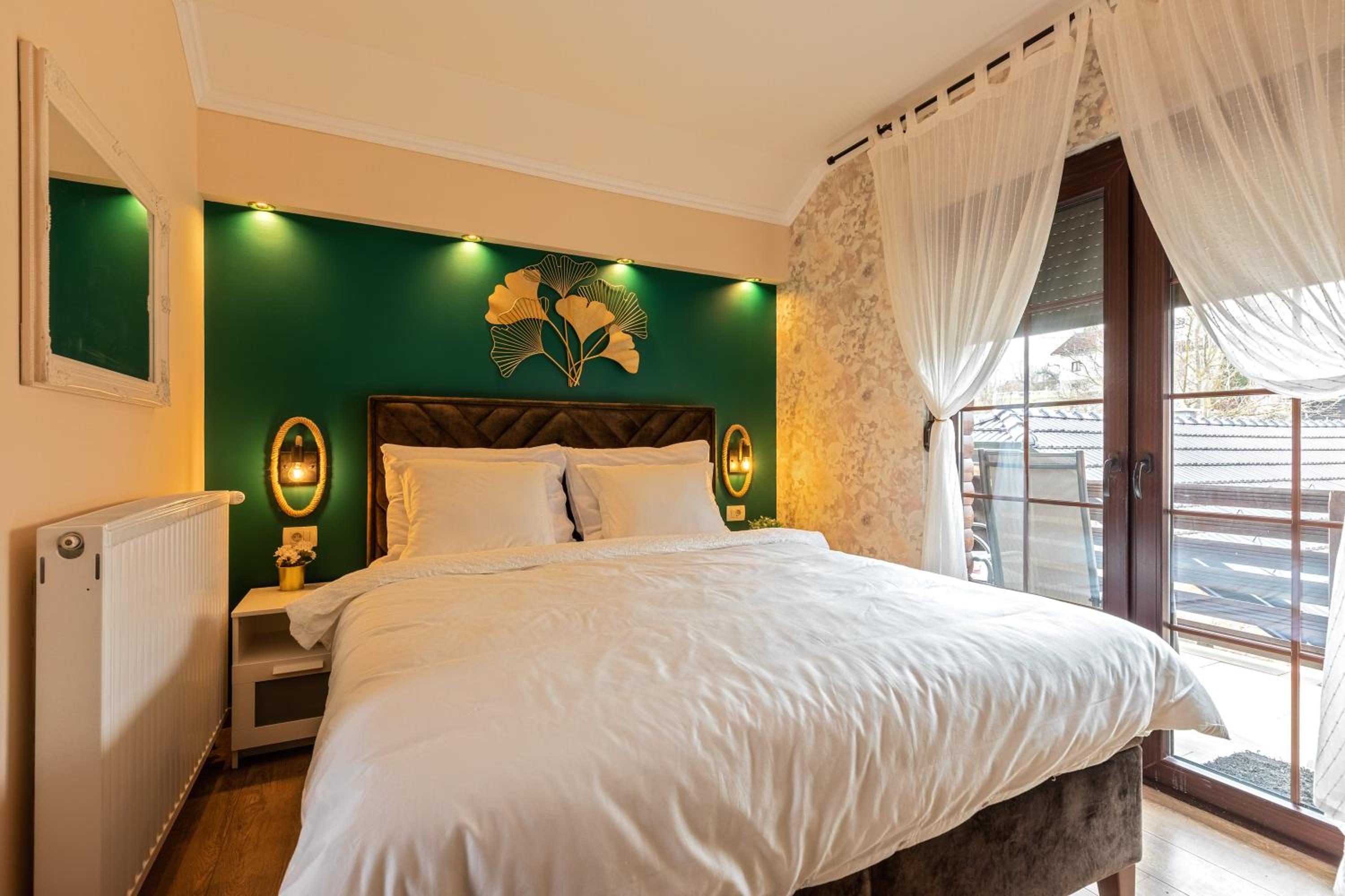 Deluxe Double Room - Photo 1