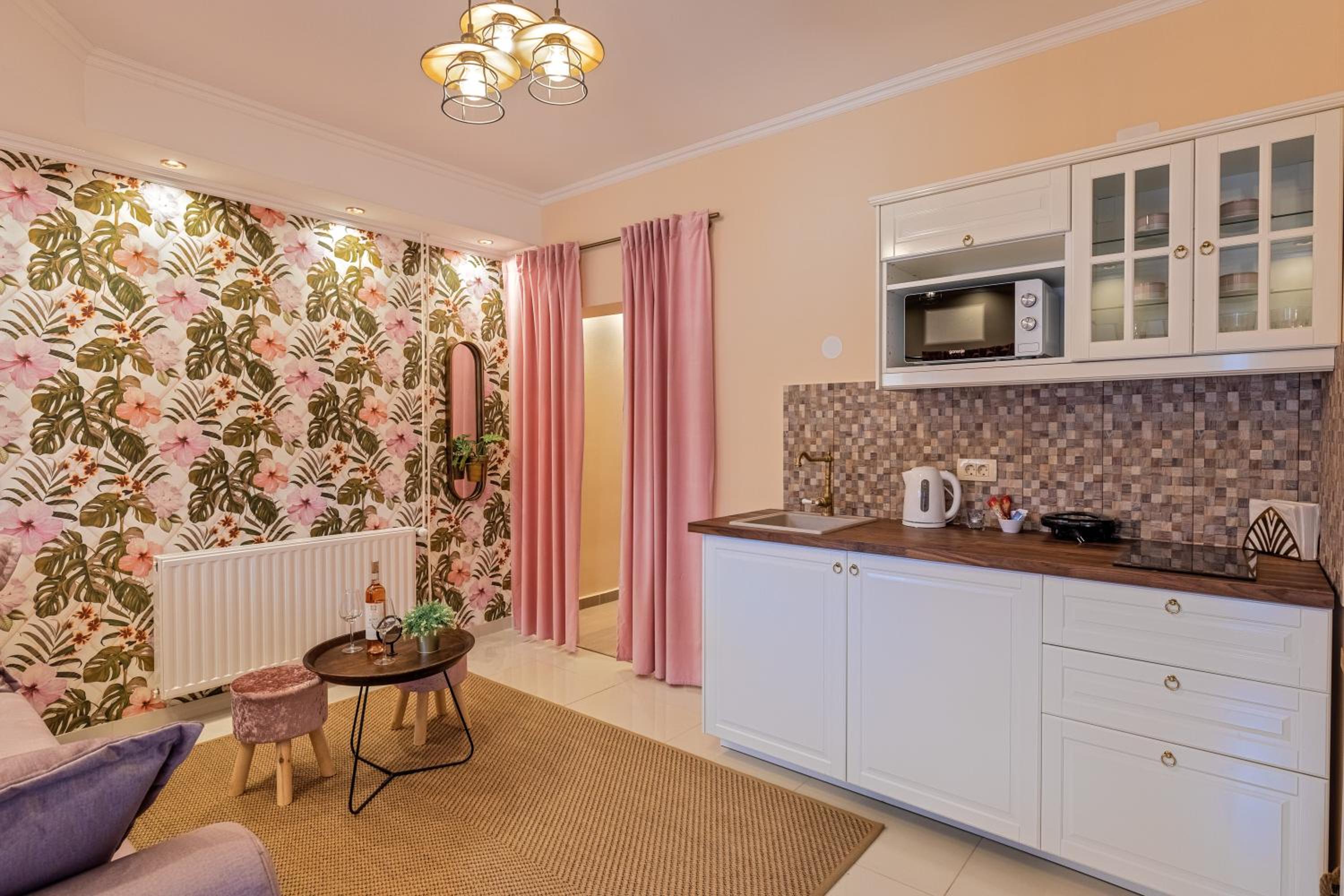 One-Bedroom Apartment with Terrace - Photo 9