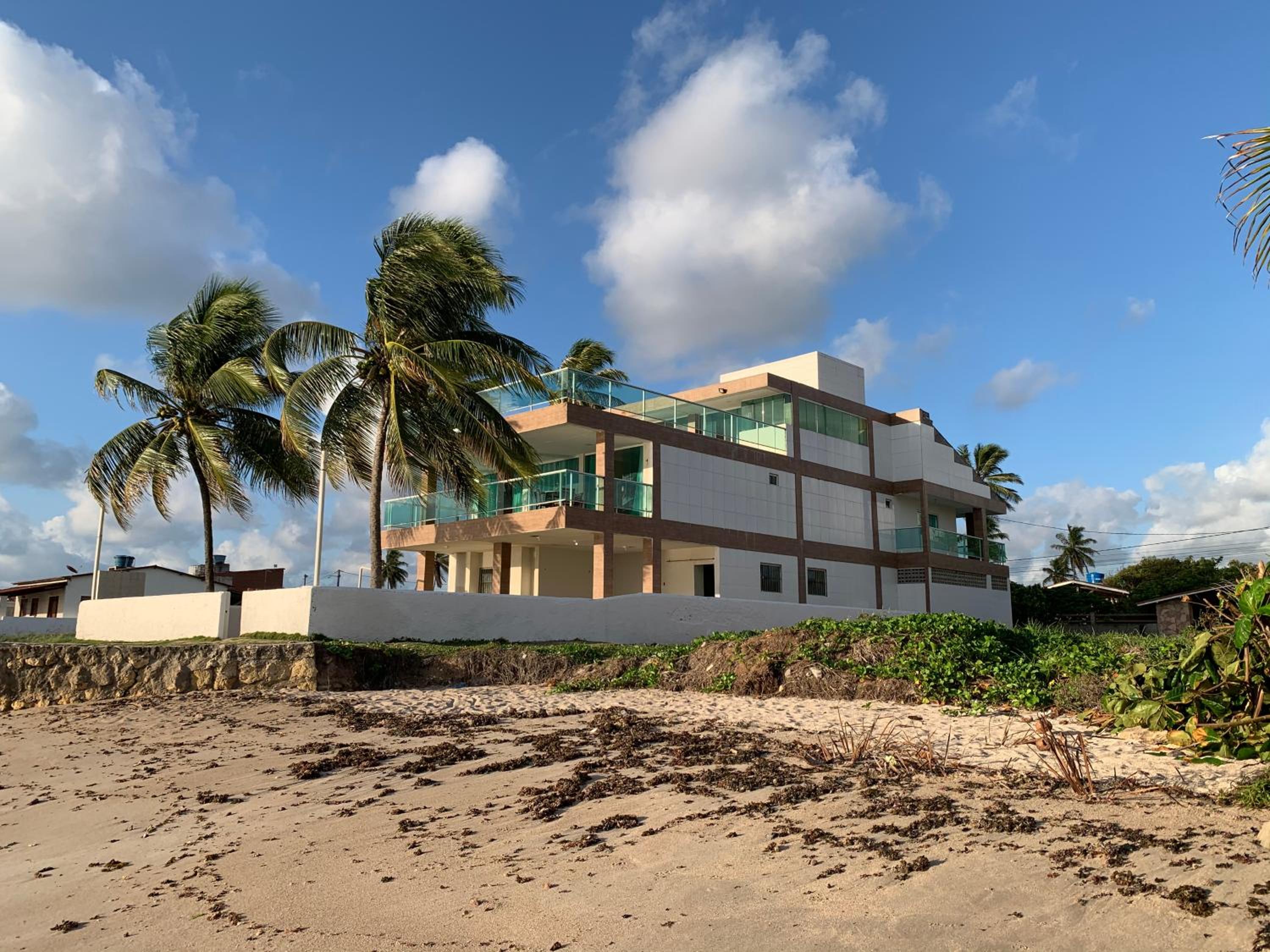 Seven-Bedroom House photo 3