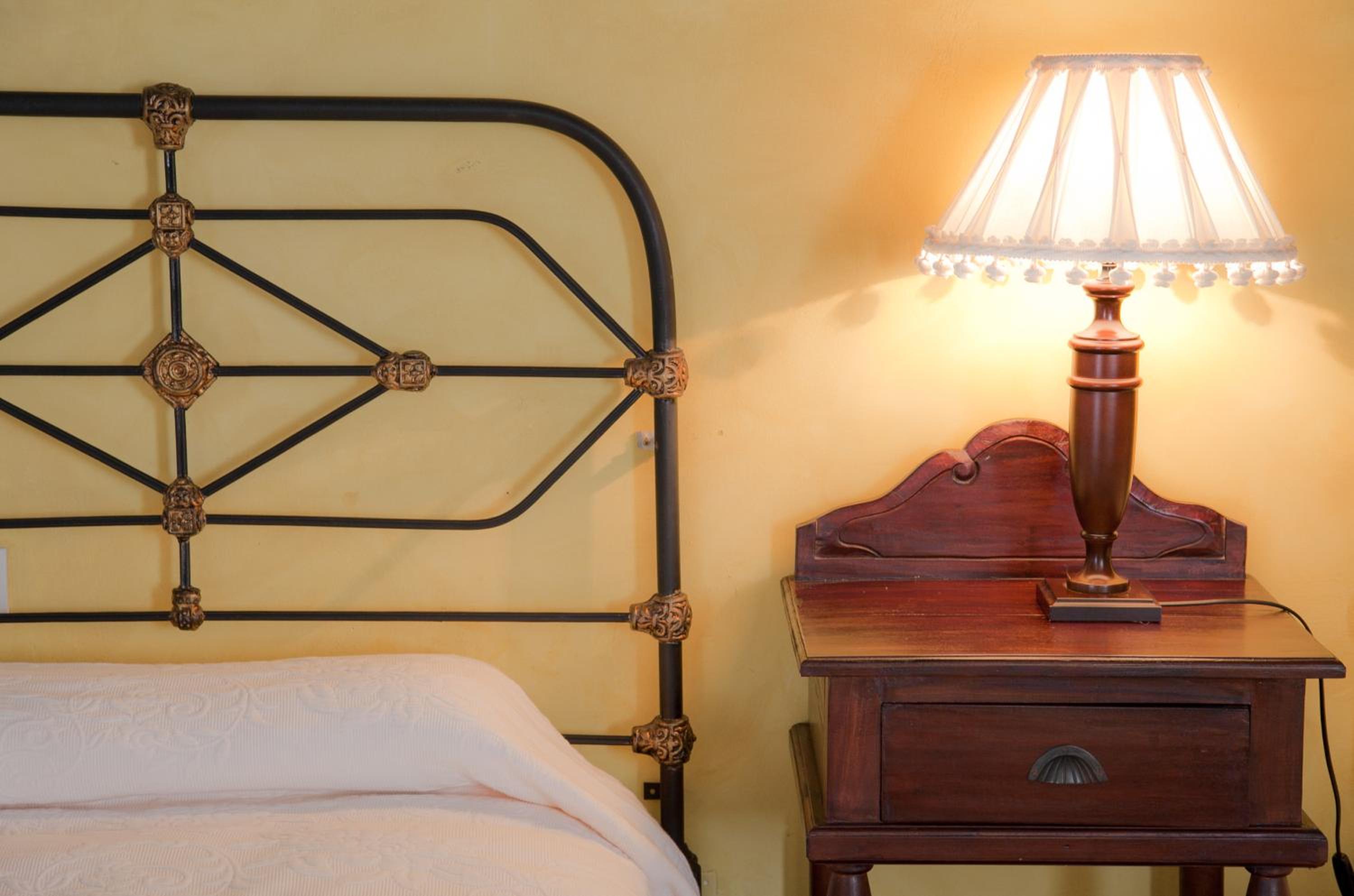 Room with Twin Bed - Photo 6