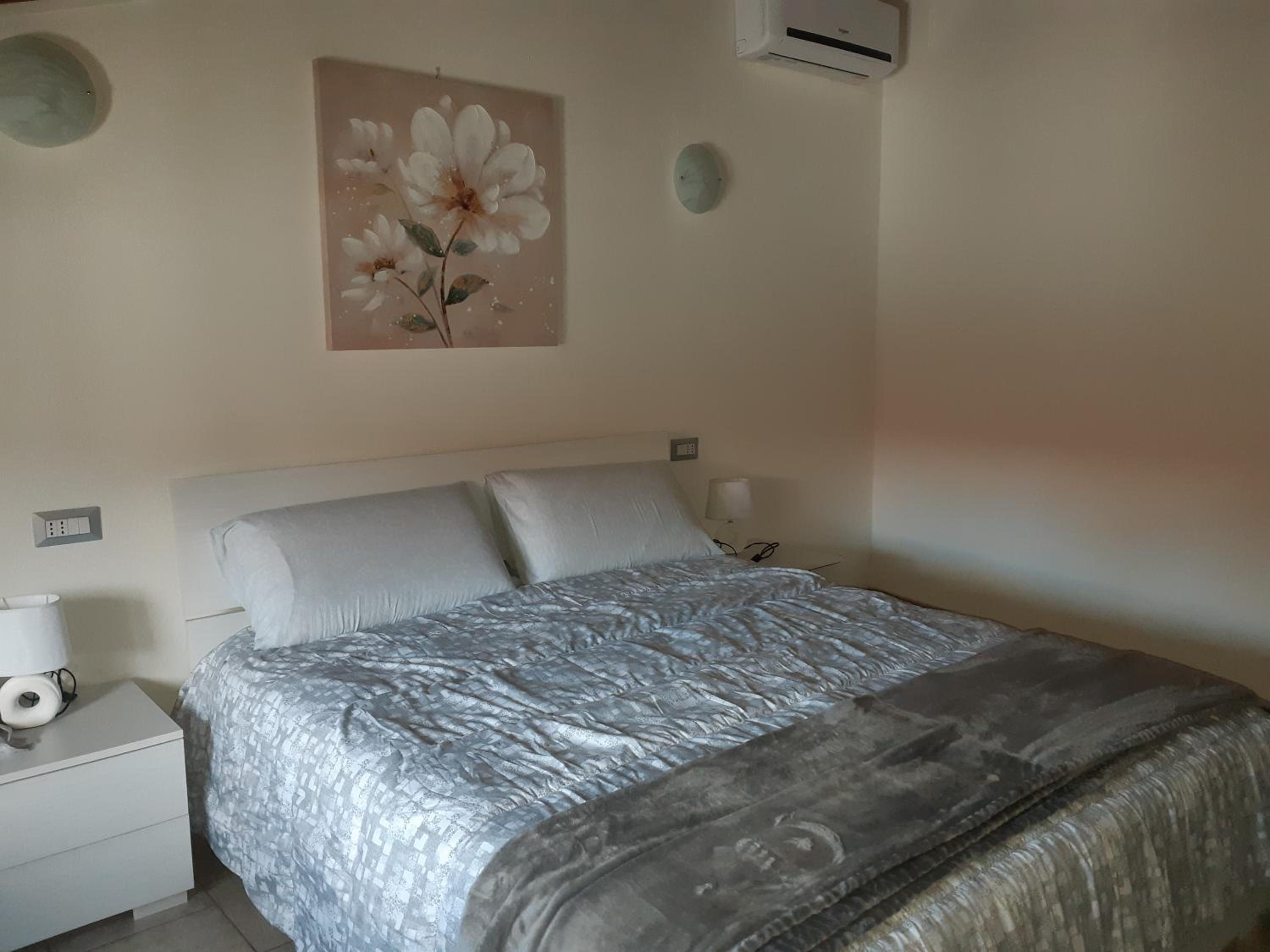 Deluxe Double Room with Shower - Photo 2
