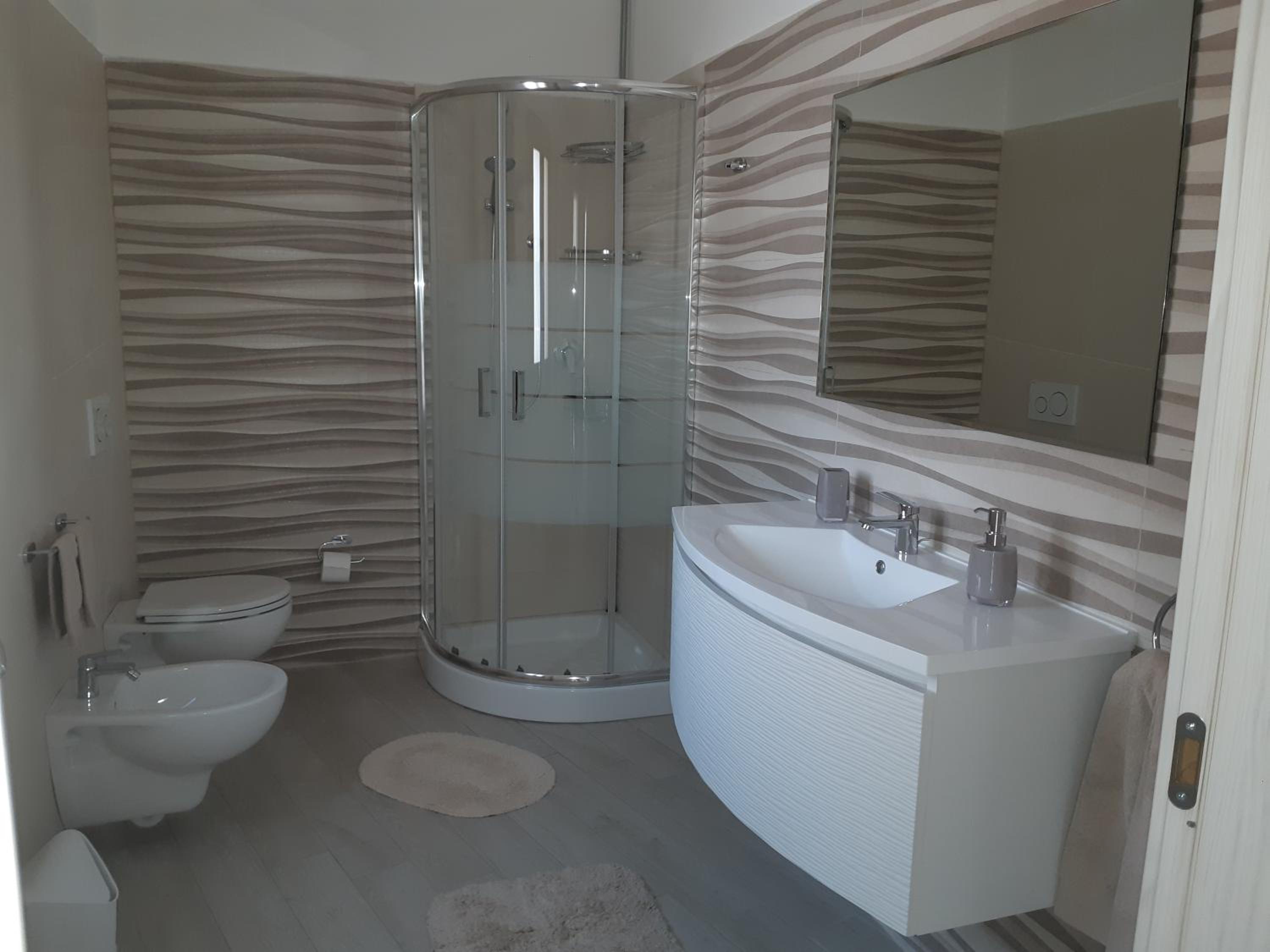 Deluxe Double Room with Balcony - Photo 4