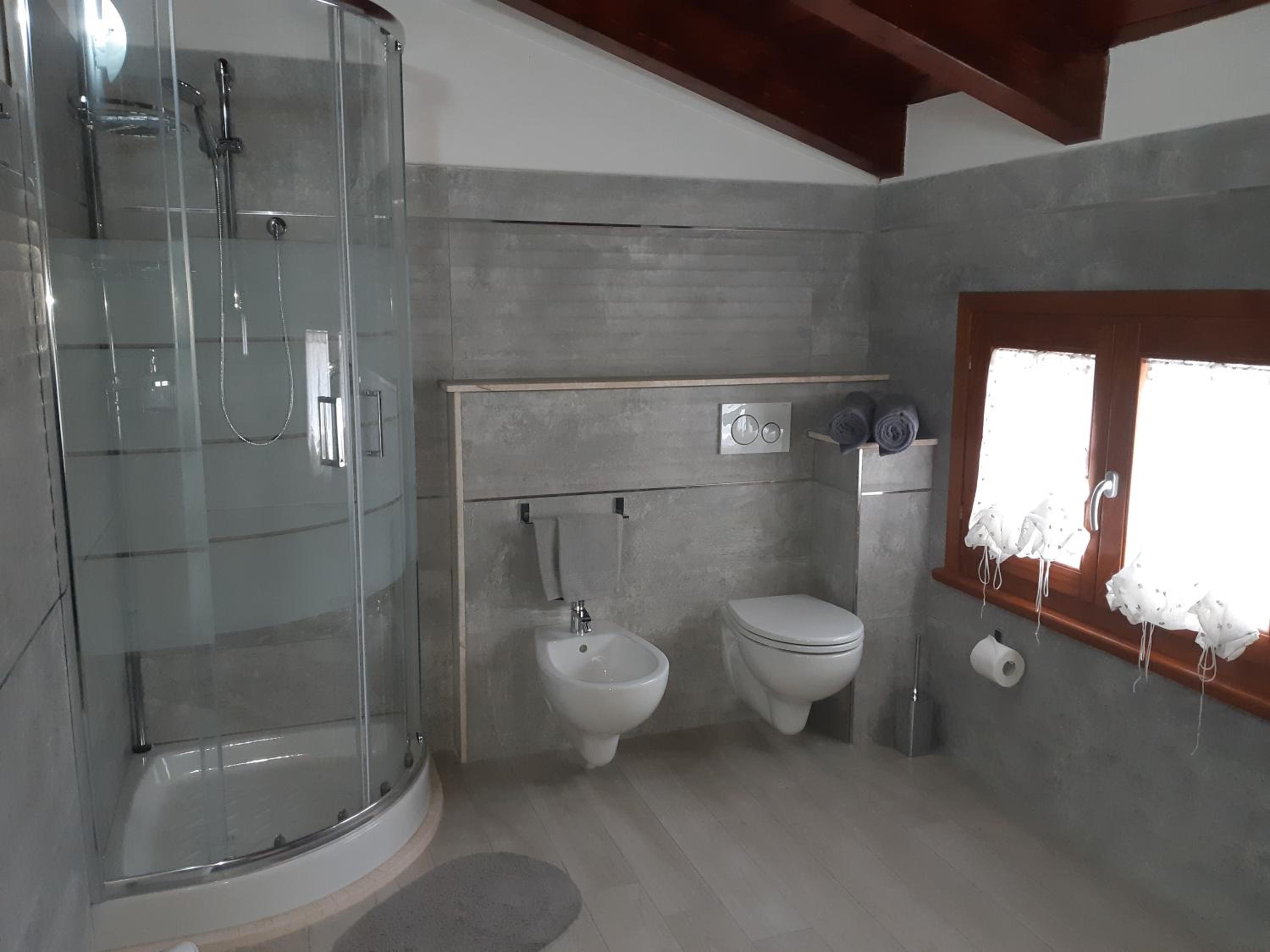 Deluxe Double Room with Shower - Photo 3