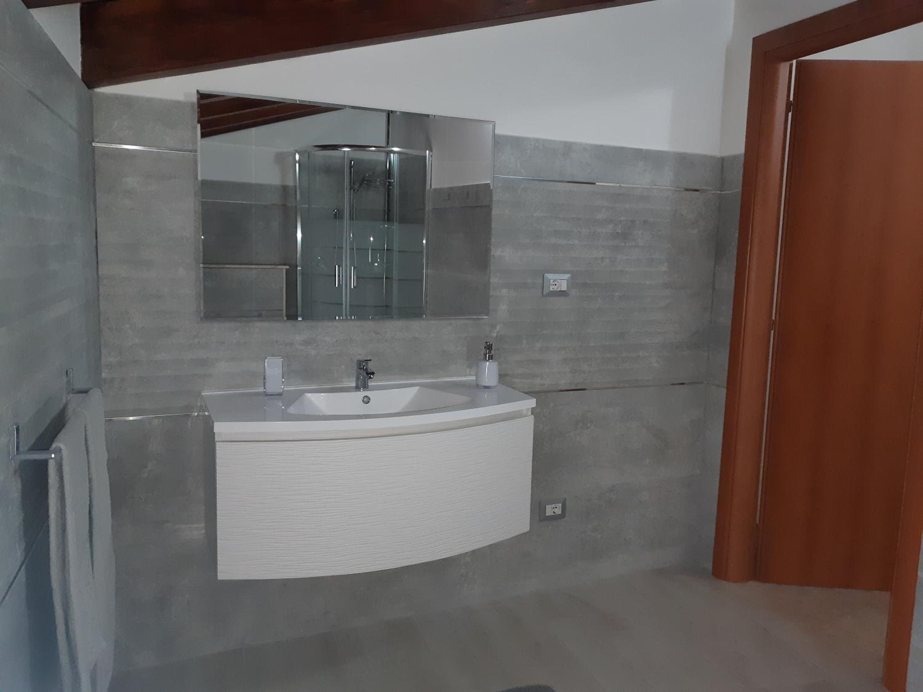 Deluxe Double Room with Shower - Photo 5