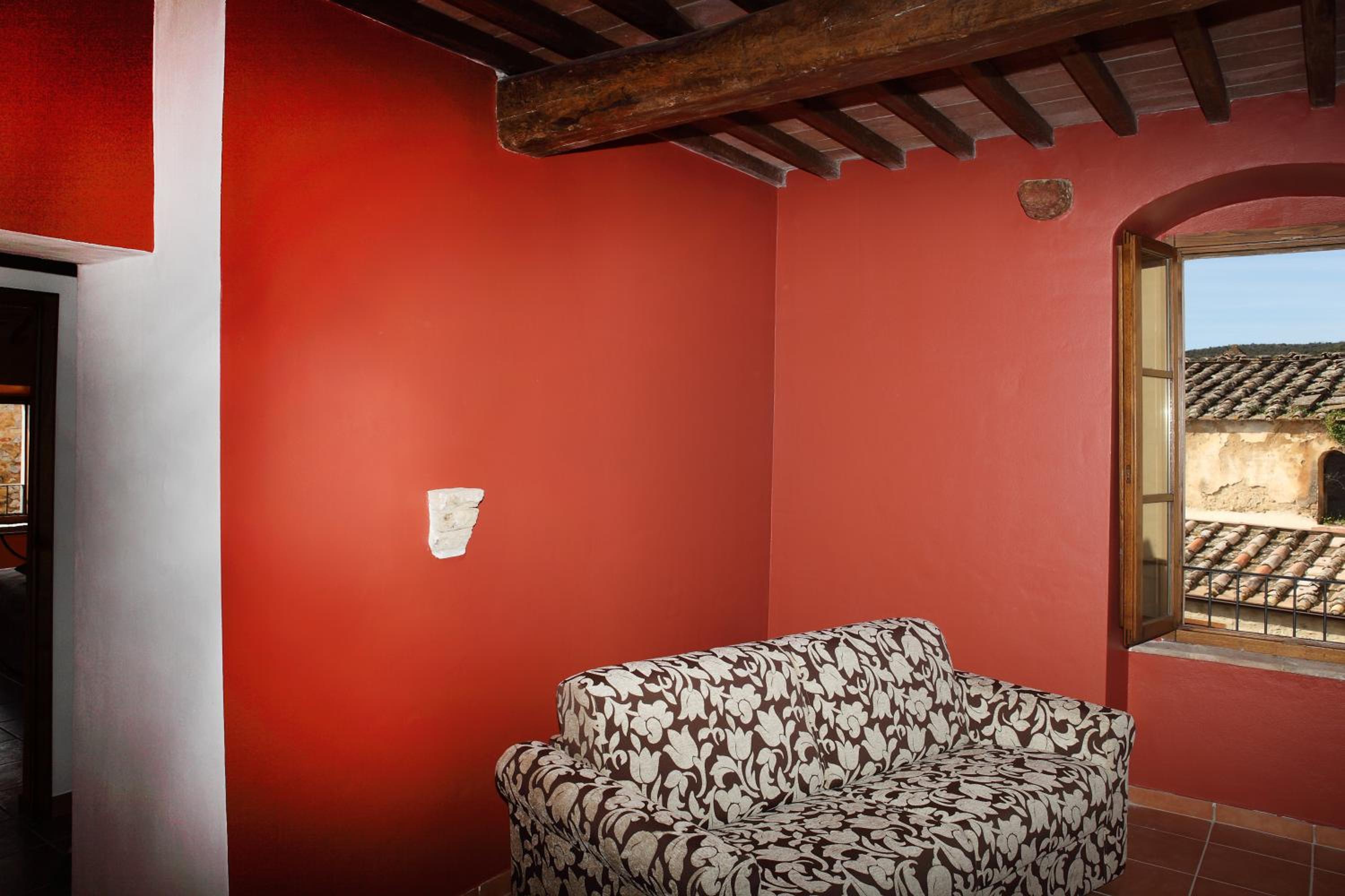 Three-Bedroom Apartment With Balcony - Split Level