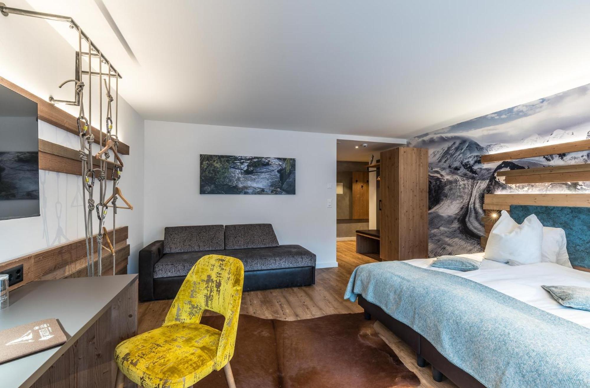 Twin Room Alpin Superior with View - Photo 1