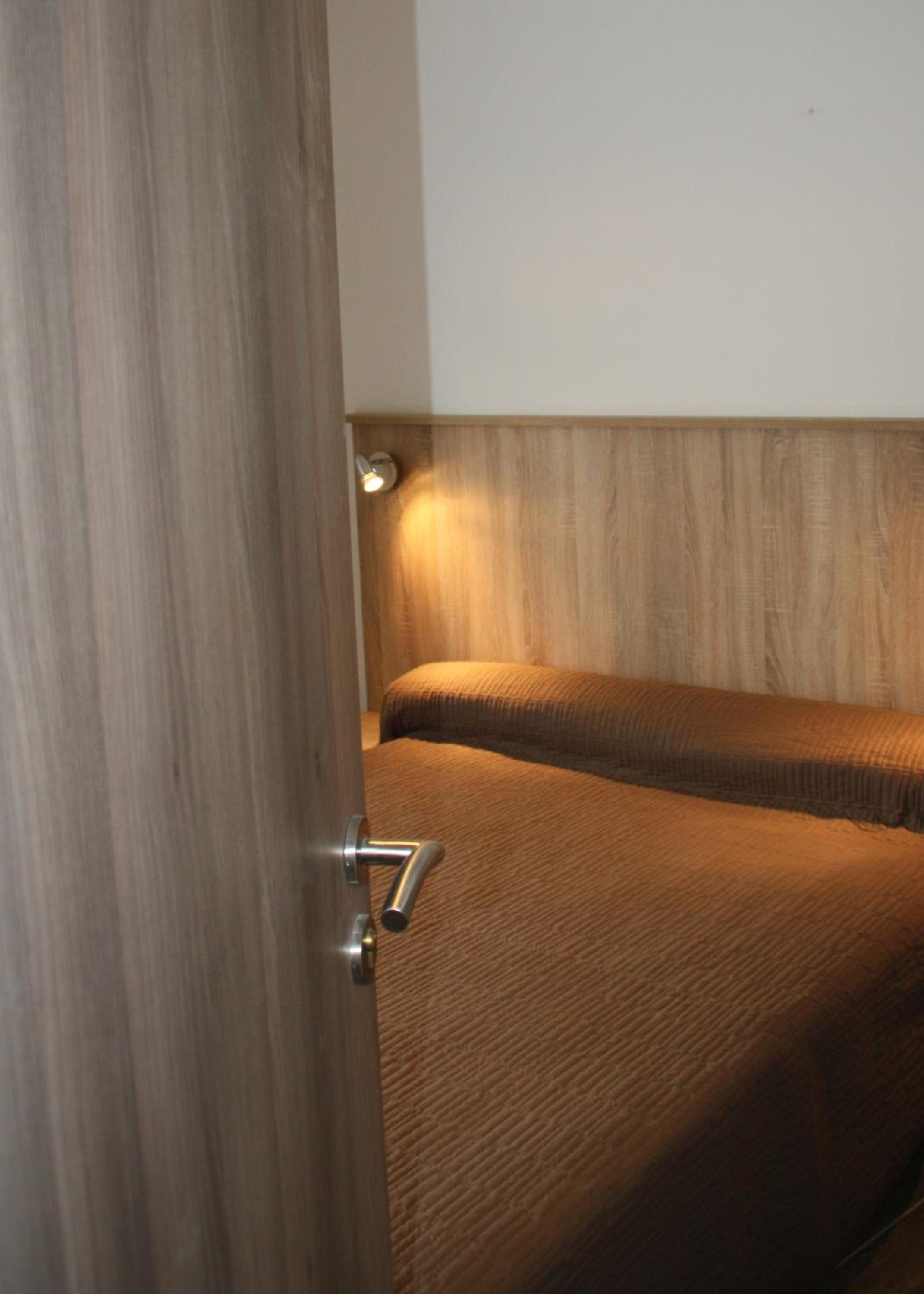 Double Room - Photo 7