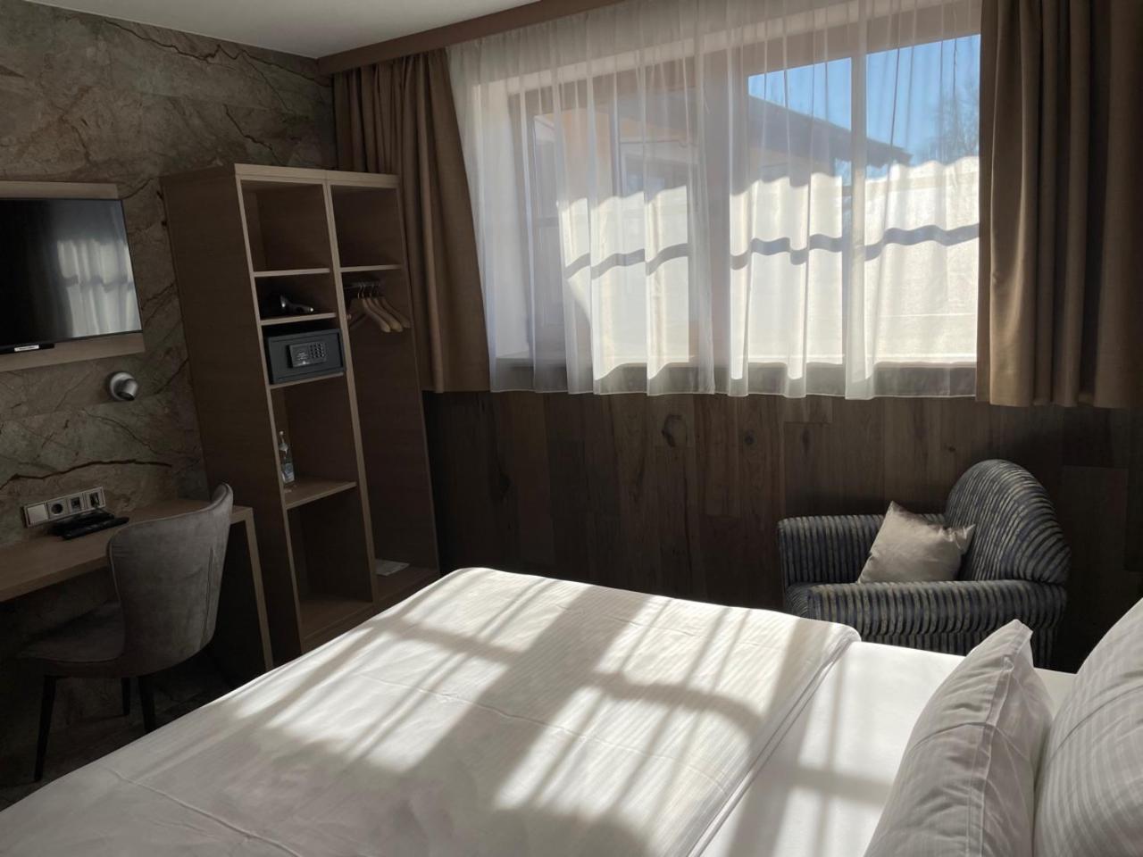 Double Room - Photo 7