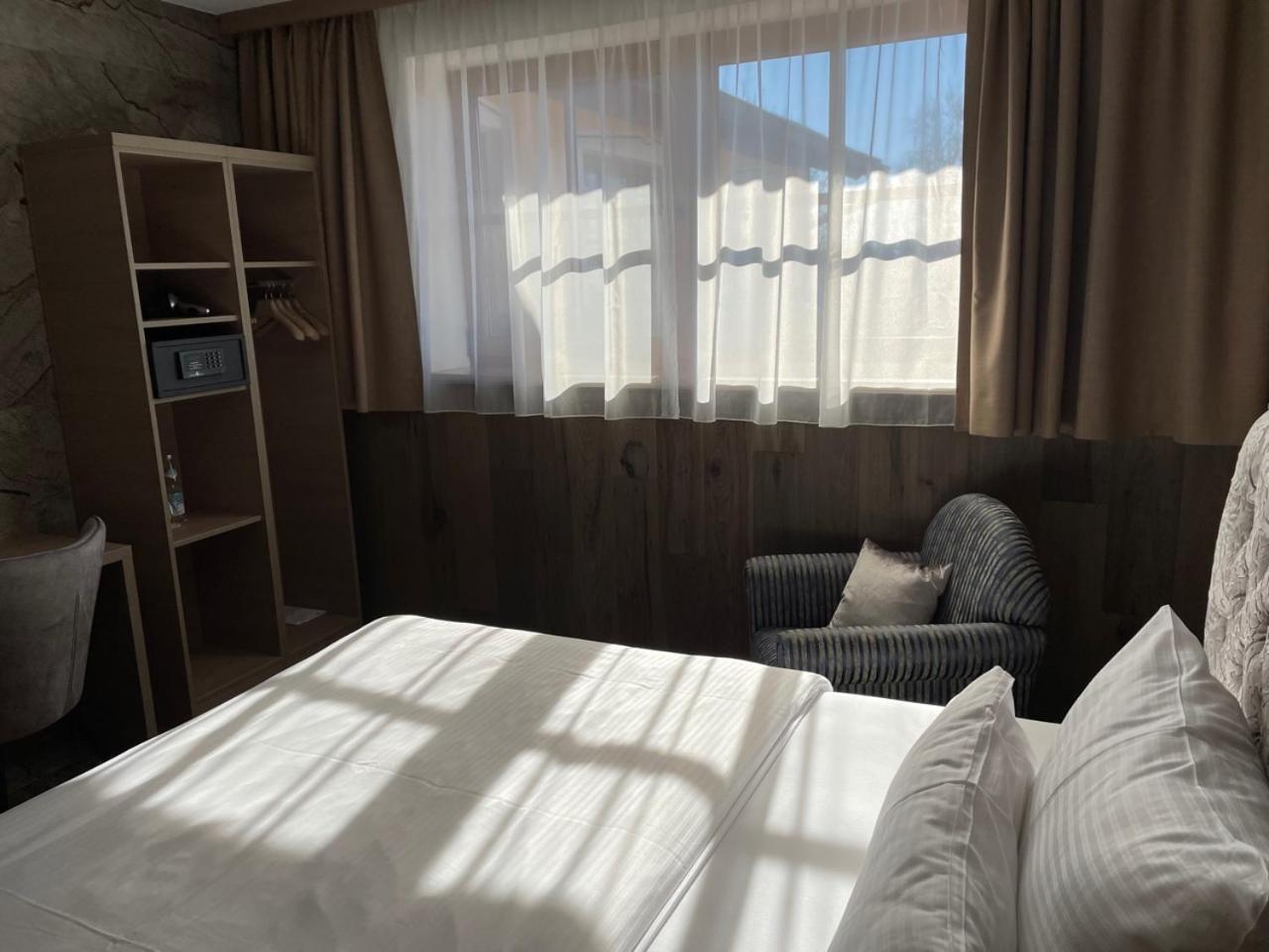 Double Room - Photo 6
