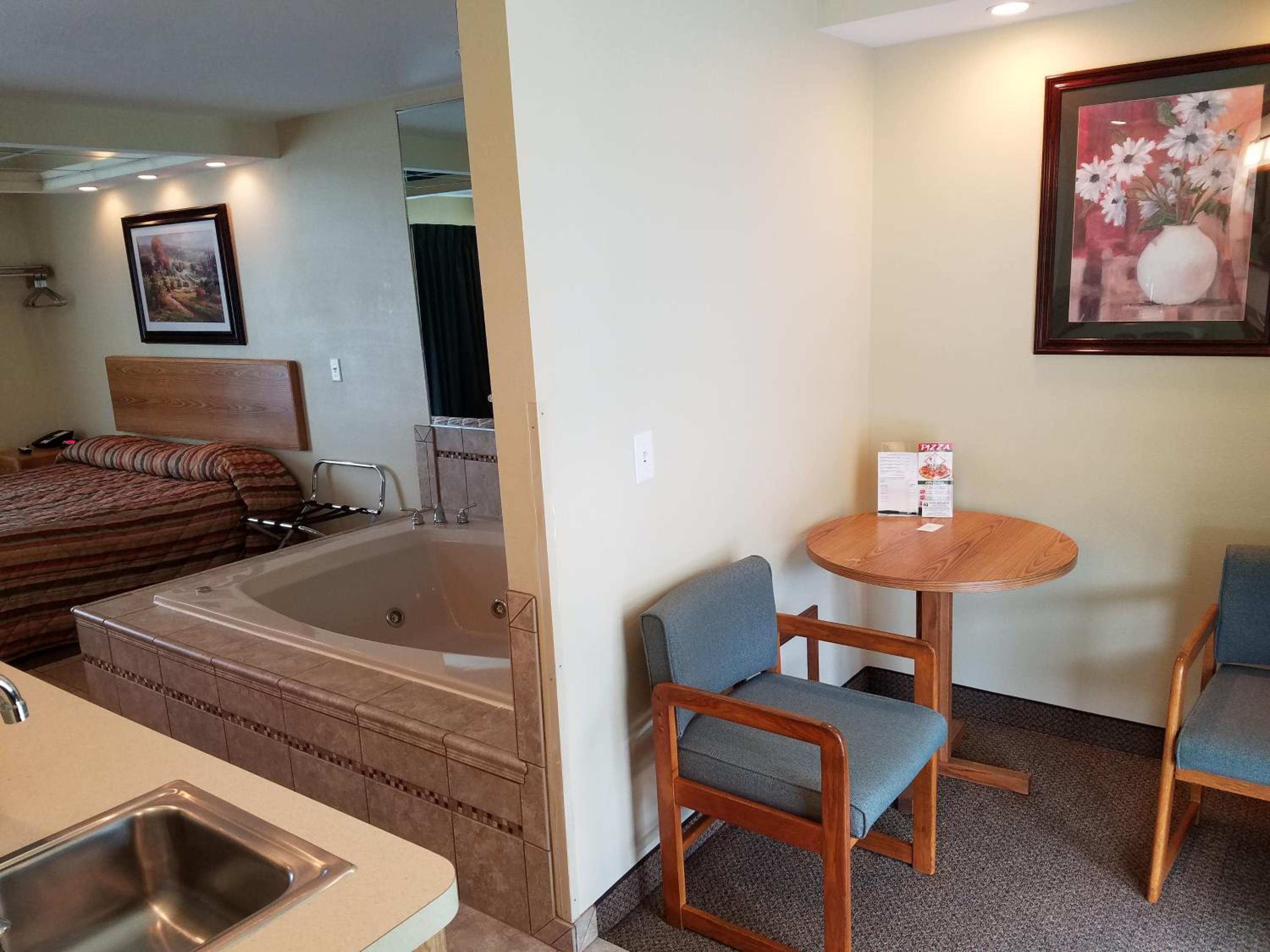 King Room with Pool View - Photo 3