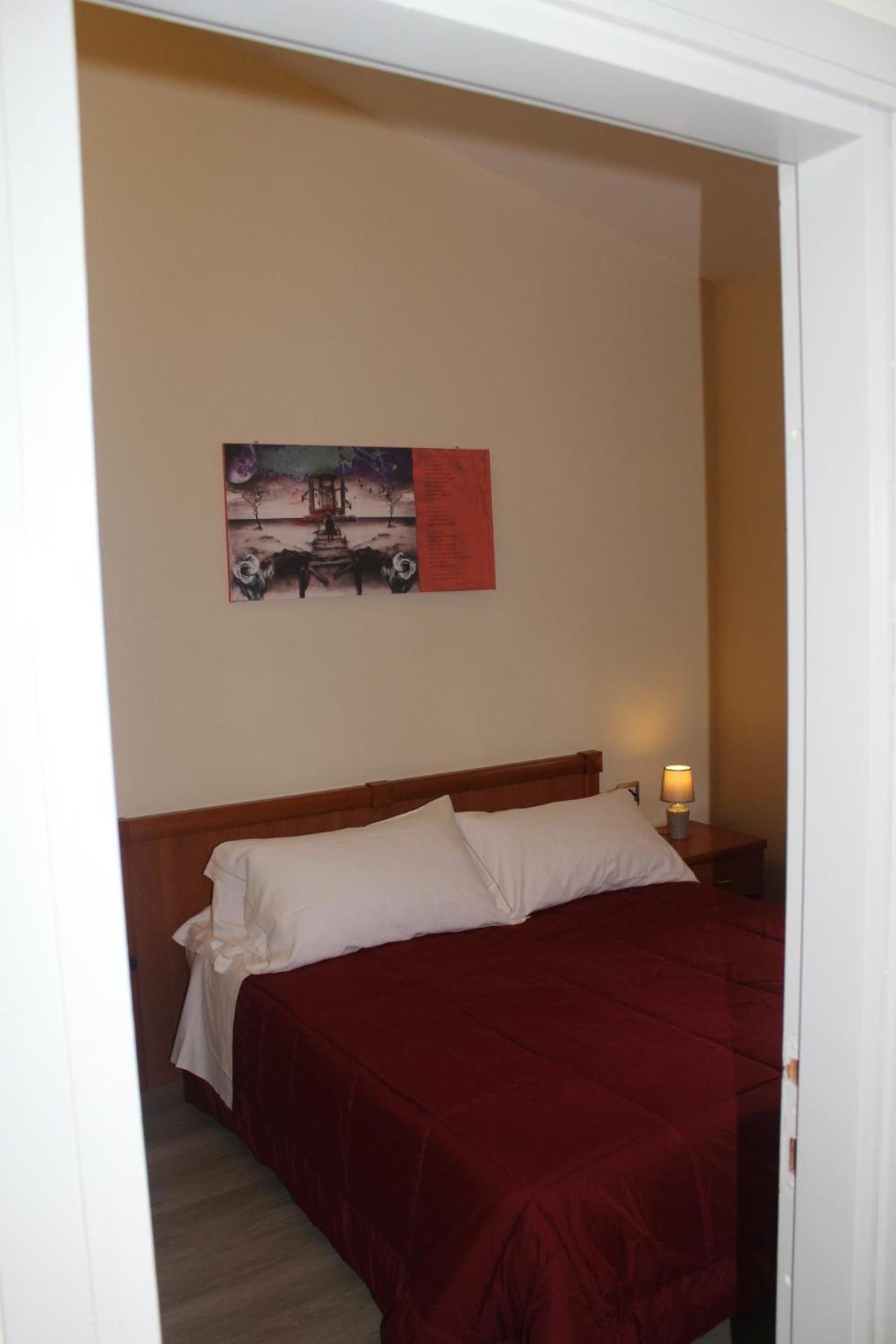 Double Room - Photo 12