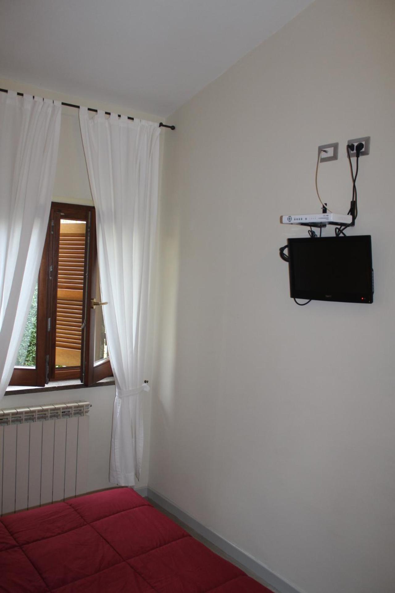 Double Room - Photo 10