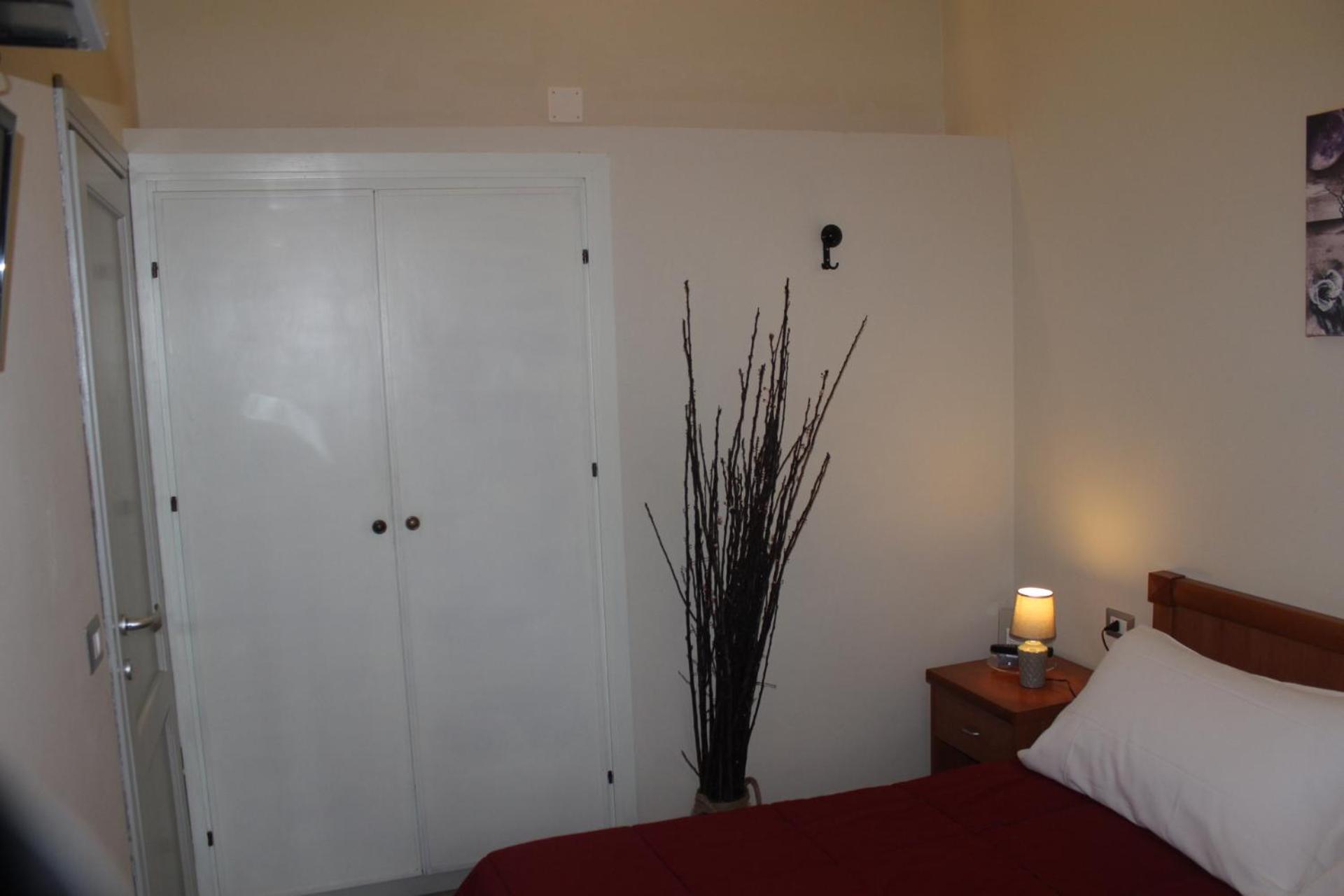 Double Room - Photo 5