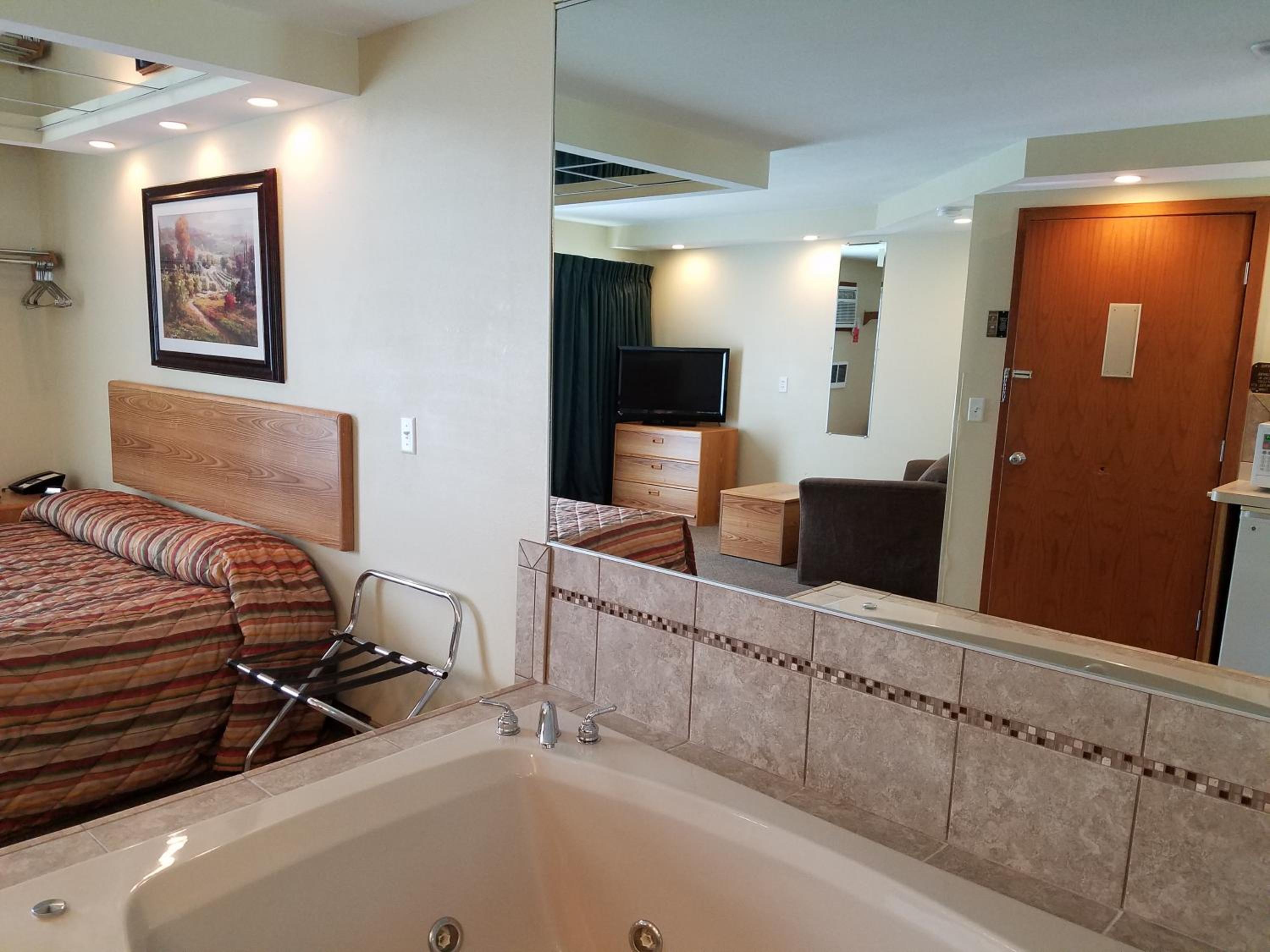 King Room with Pool View - Photo 6