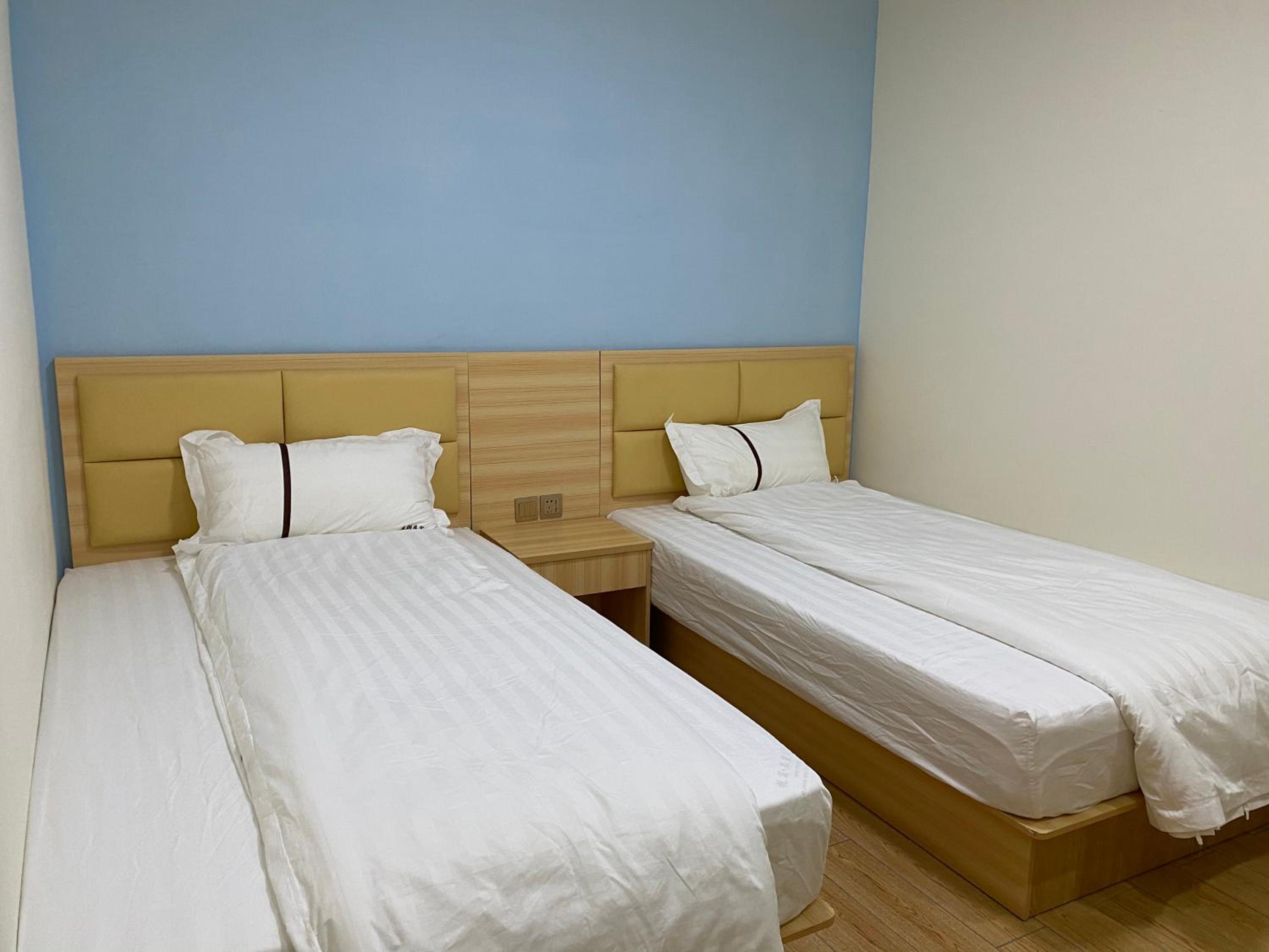 Twin Room with Bathroom photo 2