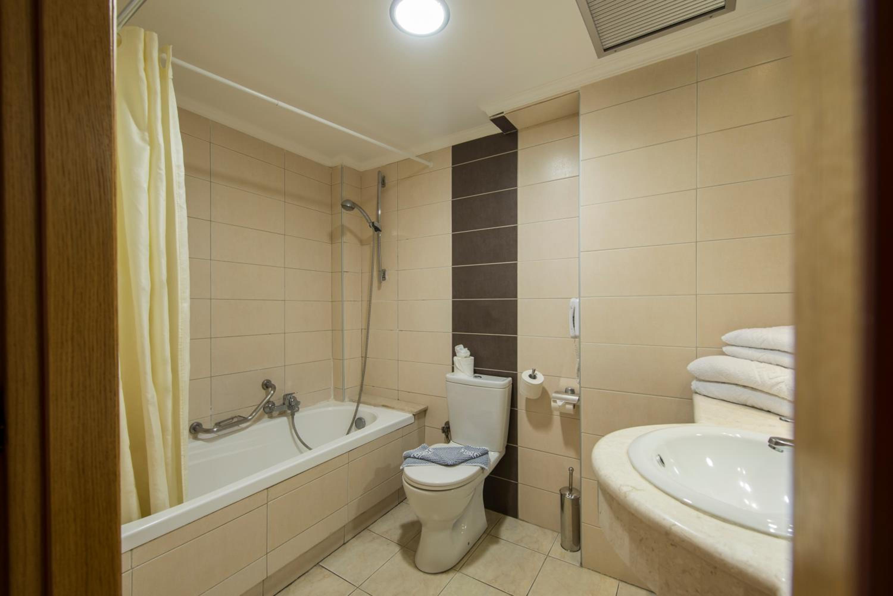 Twin Room - Photo 5