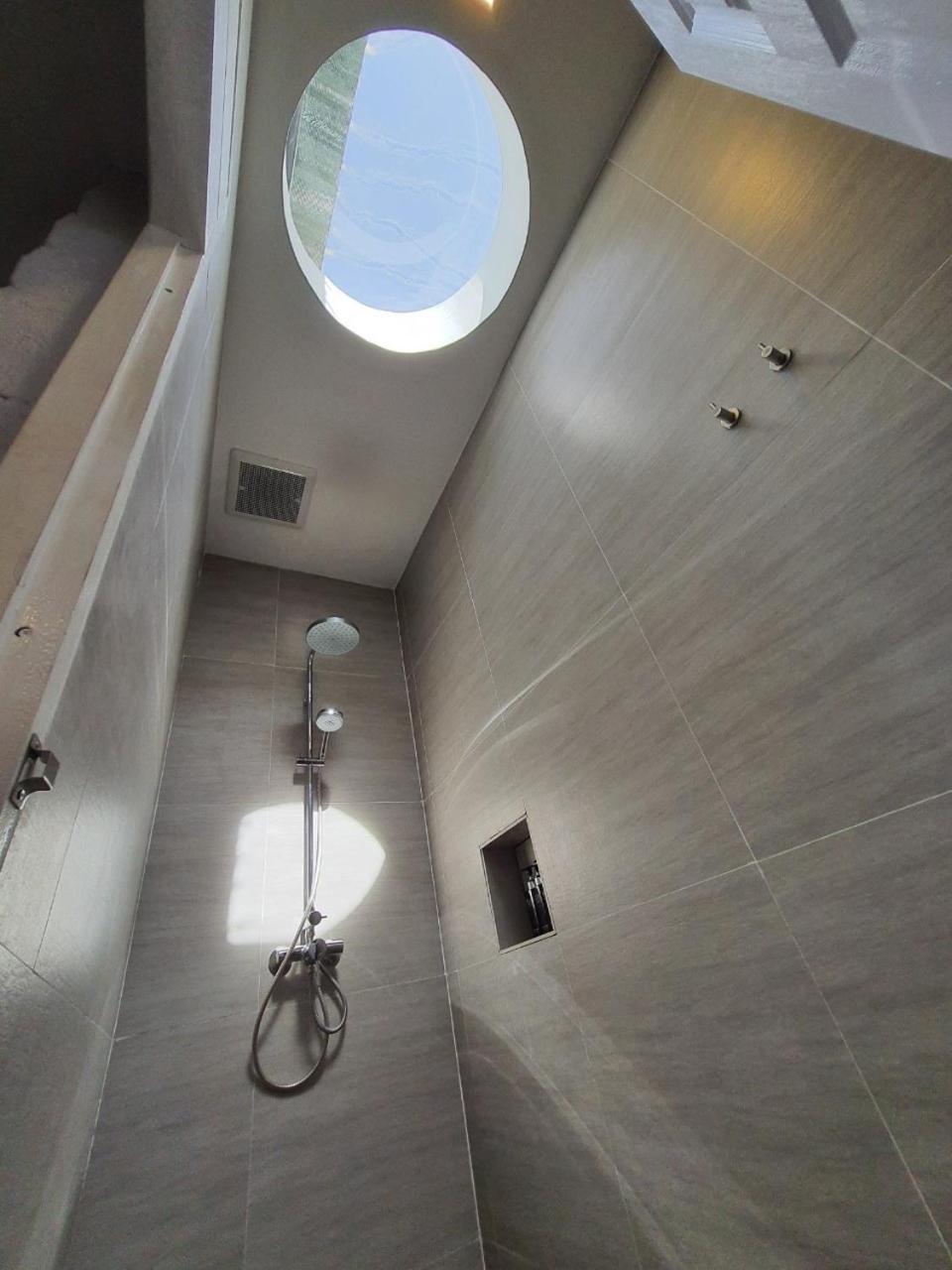 Two-Bedroom House - Photo 9
