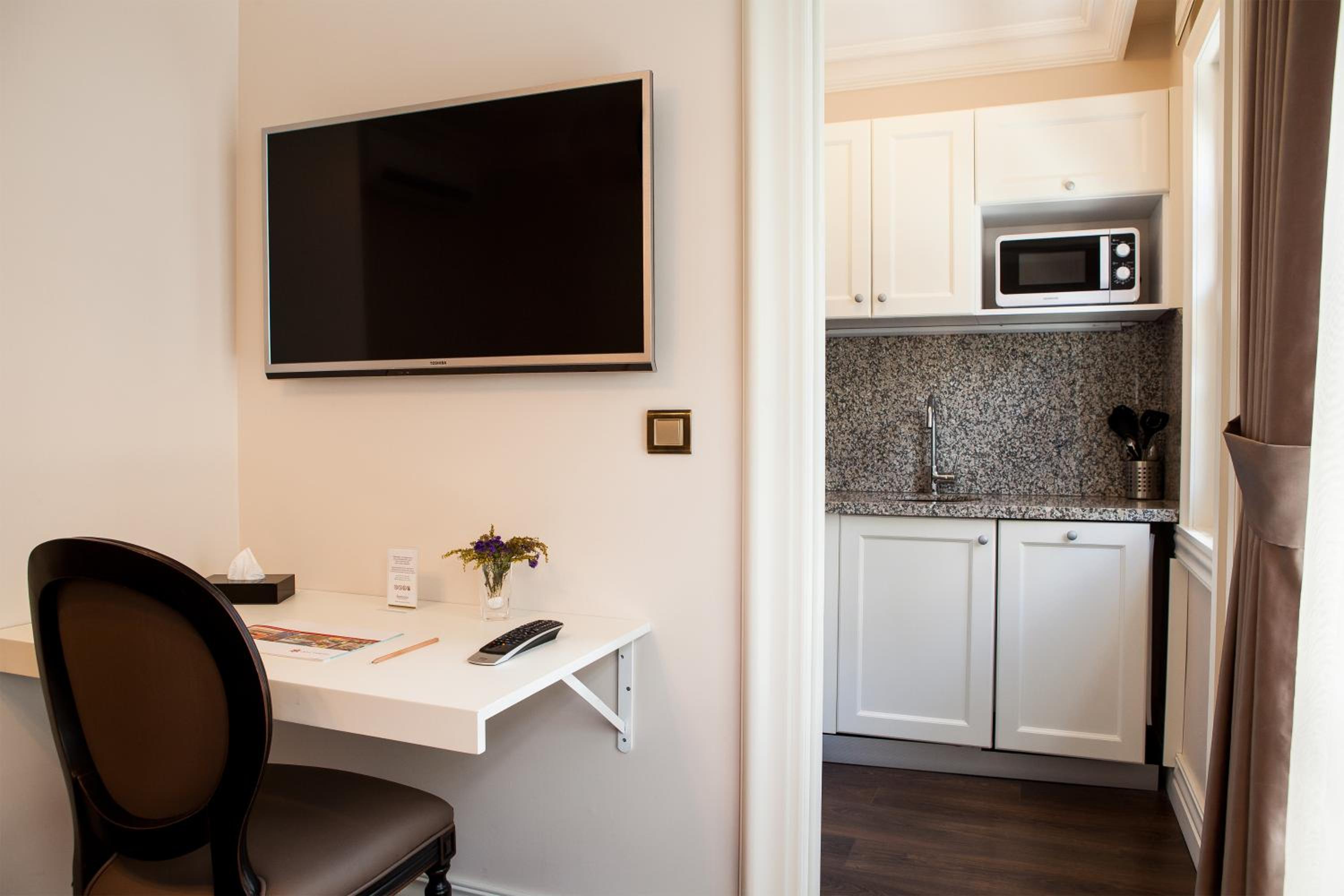 One-Bedroom Apartment photo 2