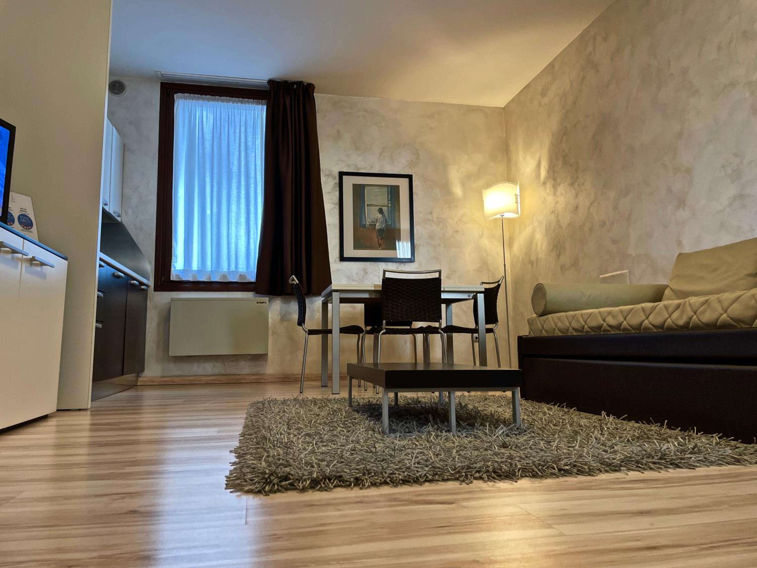 One-Bedroom Apartment - Photo 5