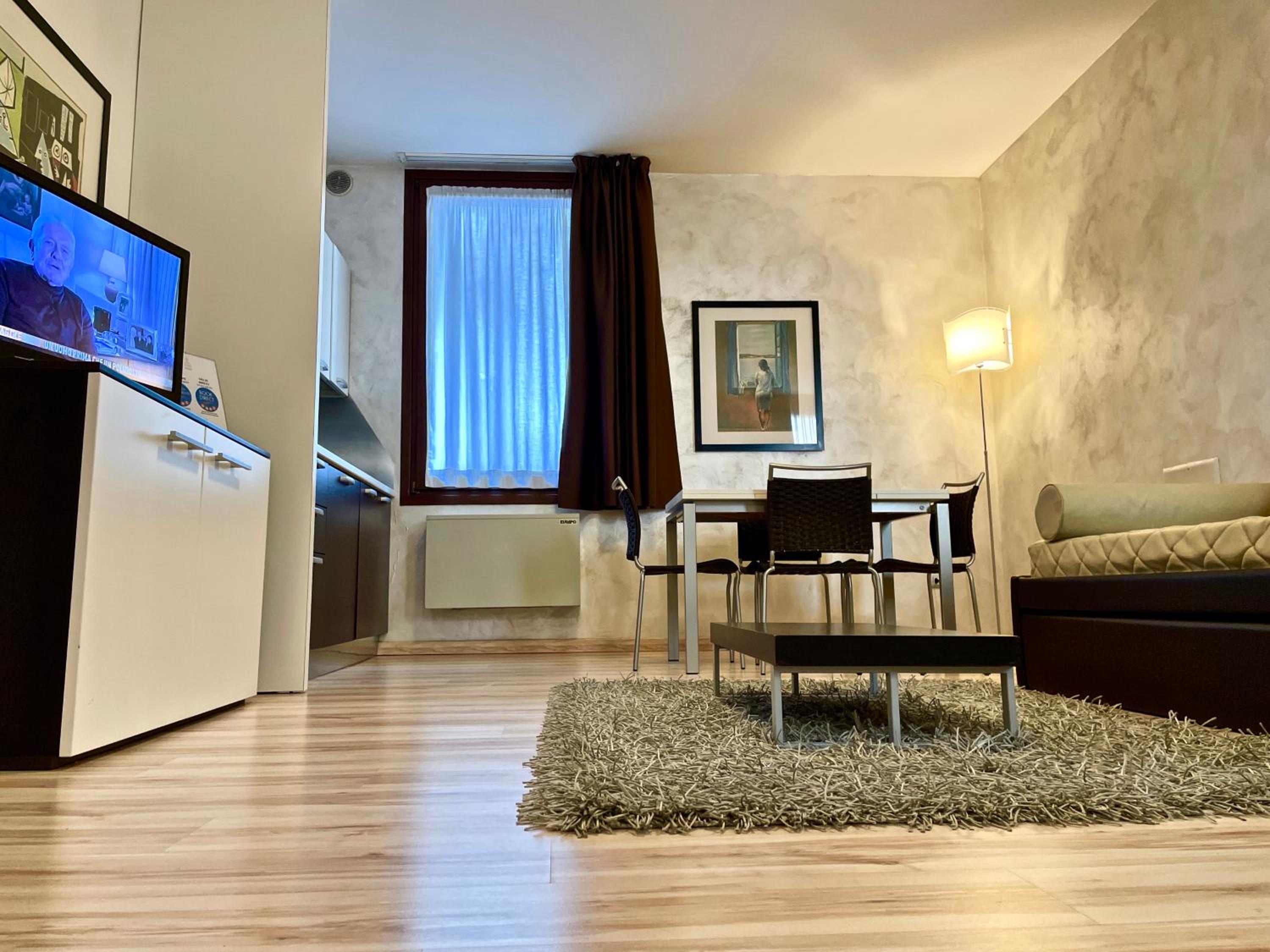 One-Bedroom Apartment - Photo 6