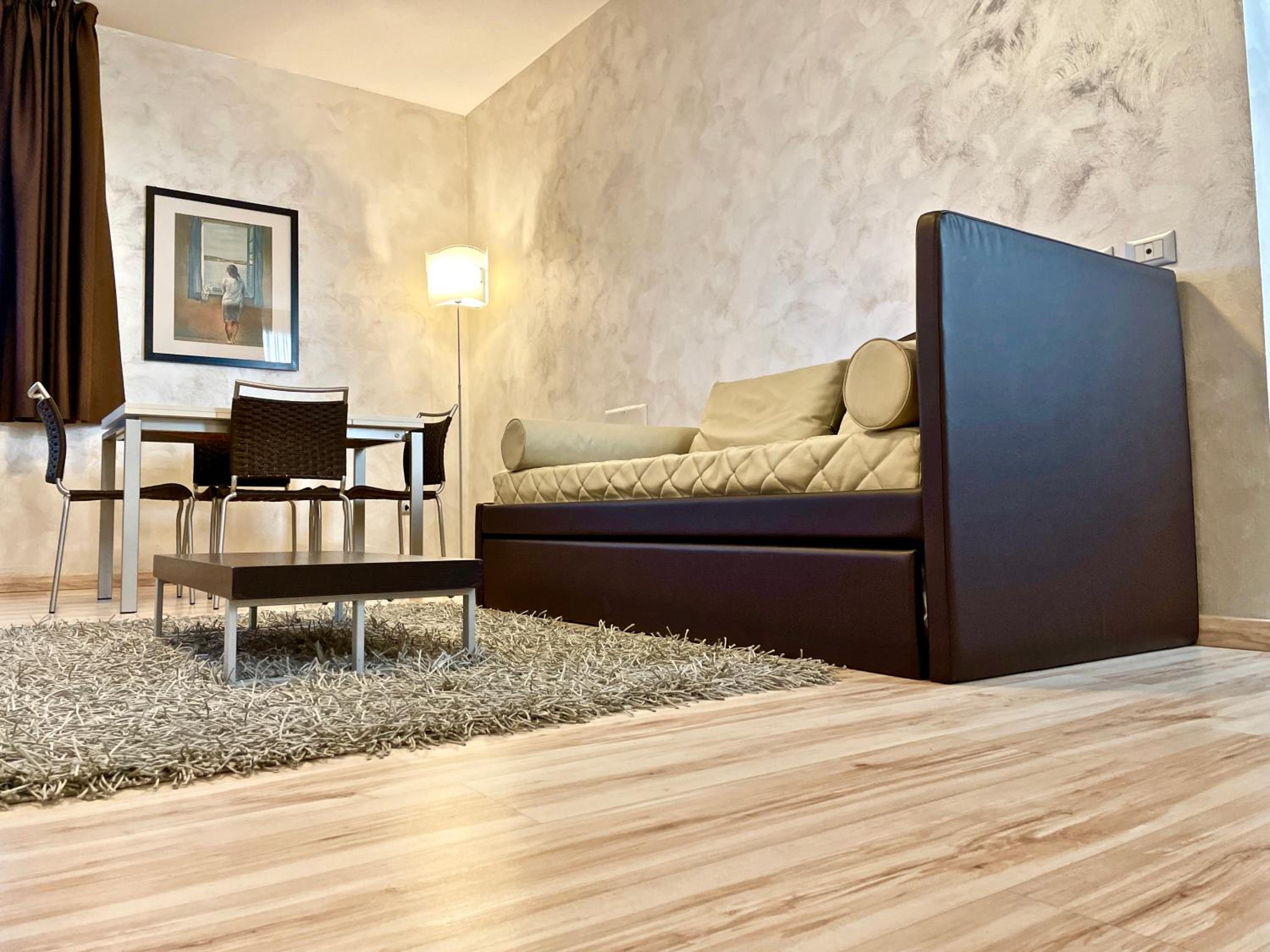 One-Bedroom Apartment - Photo 7