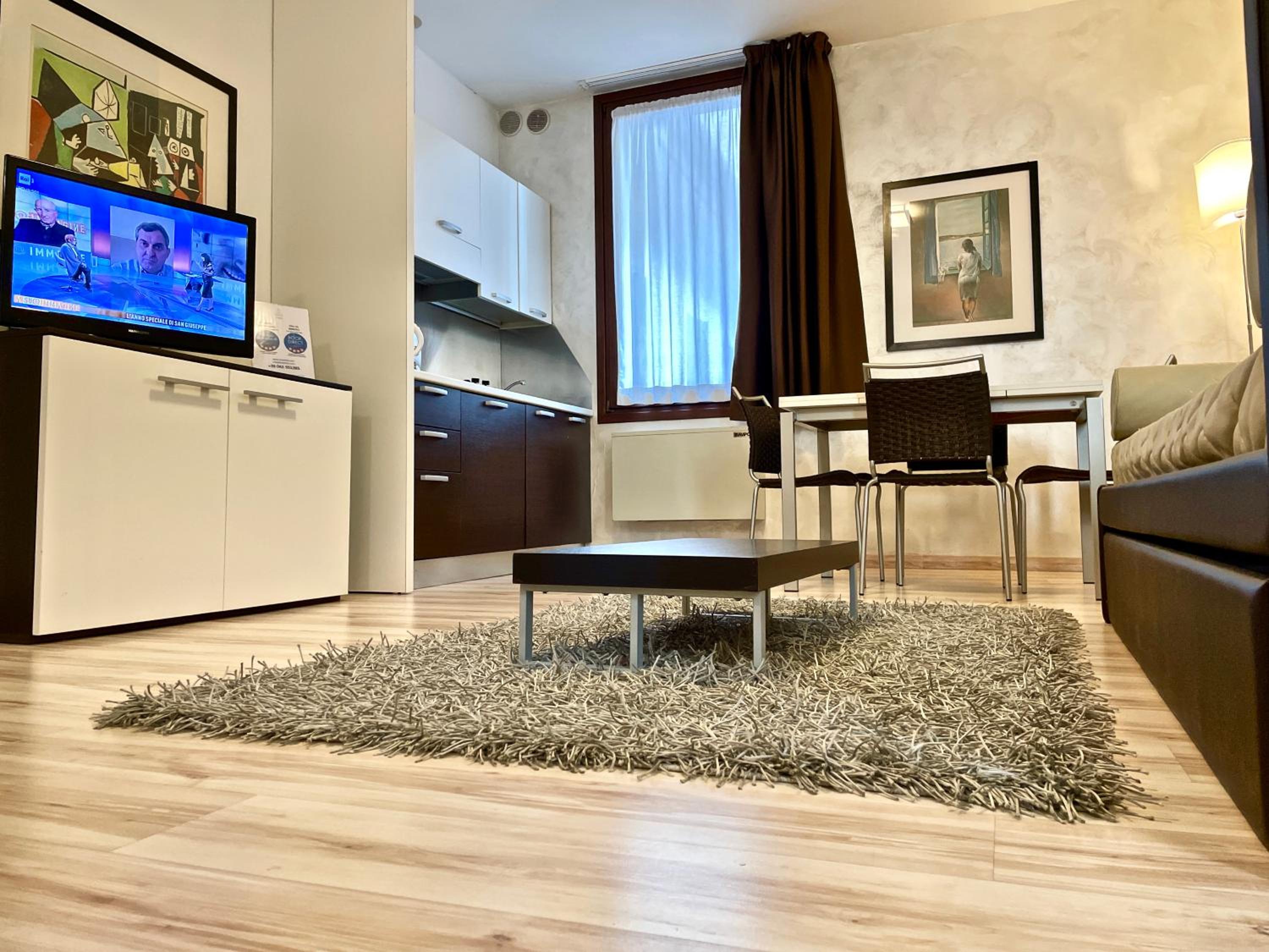 One-Bedroom Apartment - Photo 8