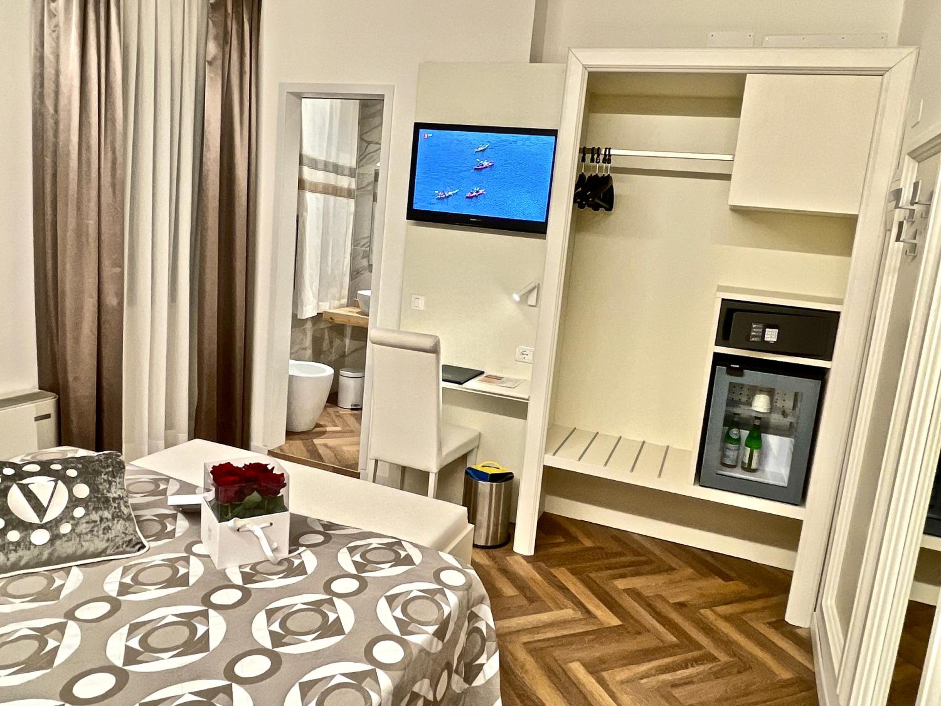 Double or Twin Room - Photo 2