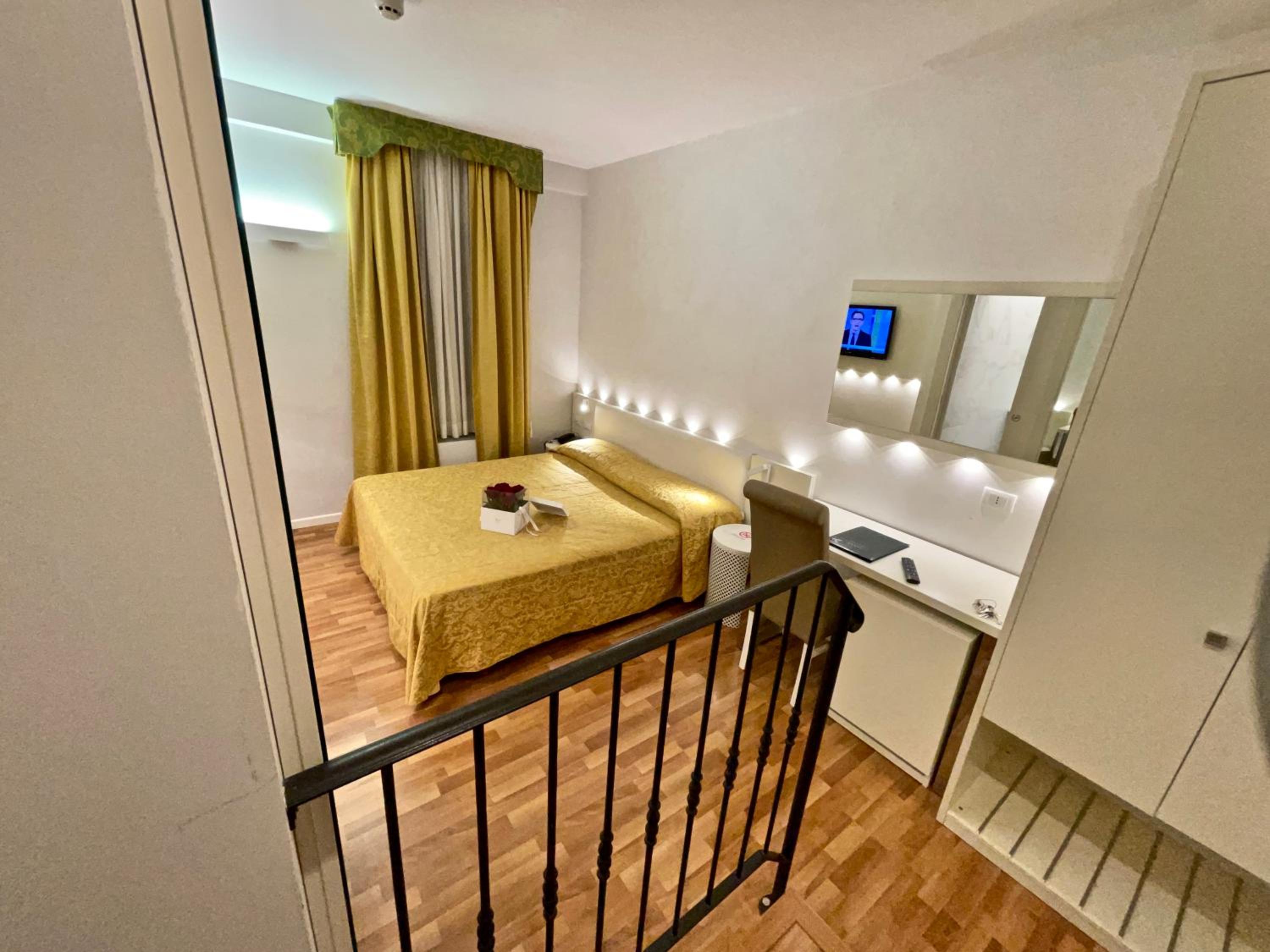 Double or Twin Room - Photo 9